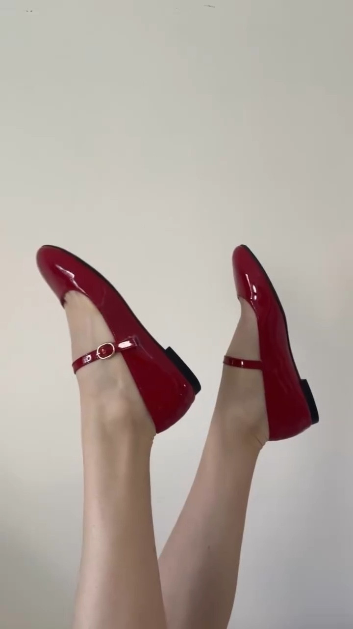 The cutest affordable ballet flats for fall! Got these on Amazon for only $30! They fit true to size and come
In lots of colors! 

#LTKFindsUnder50 #LTKShoeCrush #LTKVideo