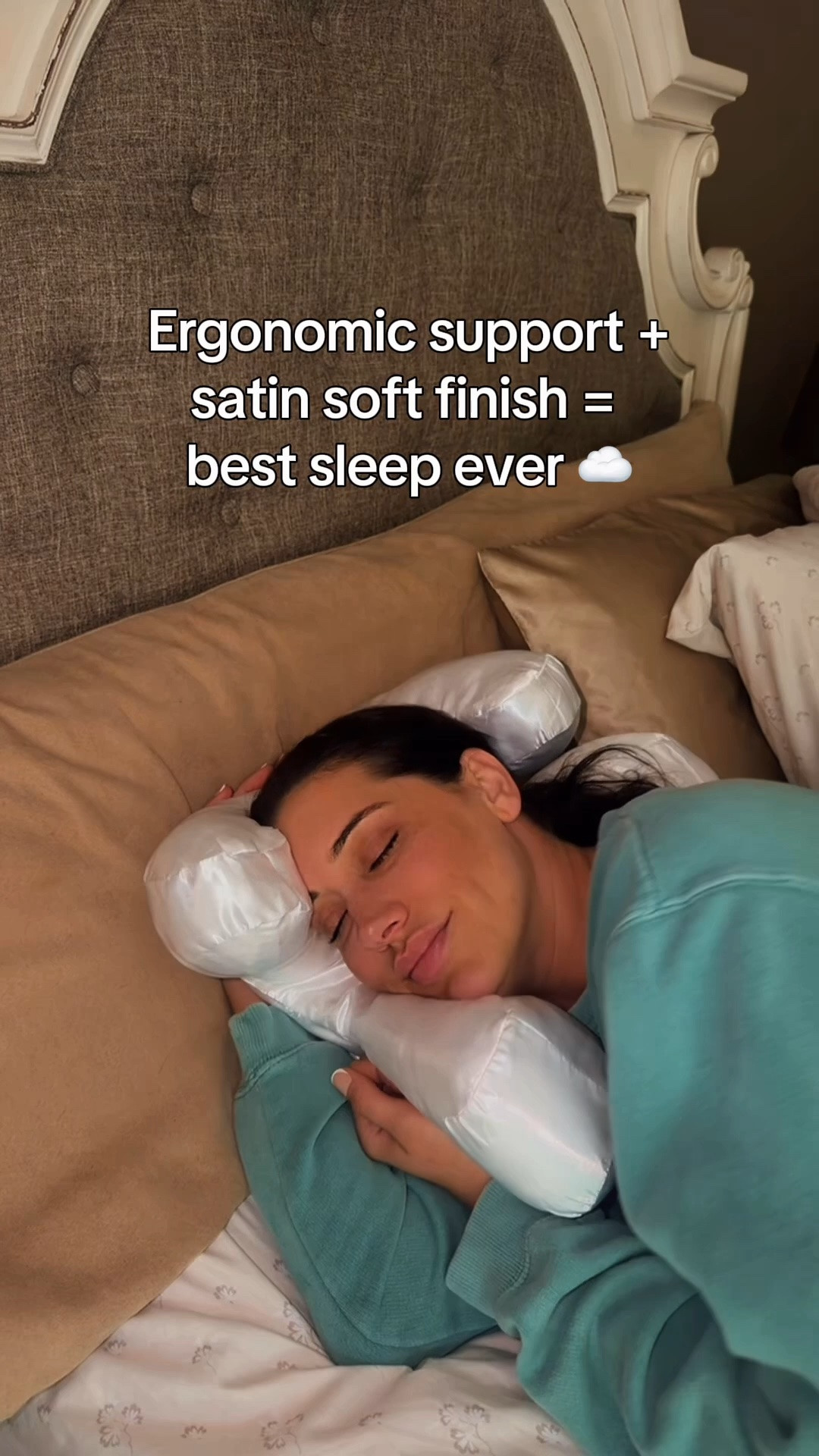 My side-sleeping routine got a major upgrade ☁️✨ 

Standard pillows spent years crushing my lashes and leaving sleep lines, but the @NapBae. actually contours to protect your skin, posture, and ears while you sleep. Honestly, I’m never going back. 😴🤍

#NapBae #BeautySleep #SideSleeper #SkincareRoutine #SleepEssentials