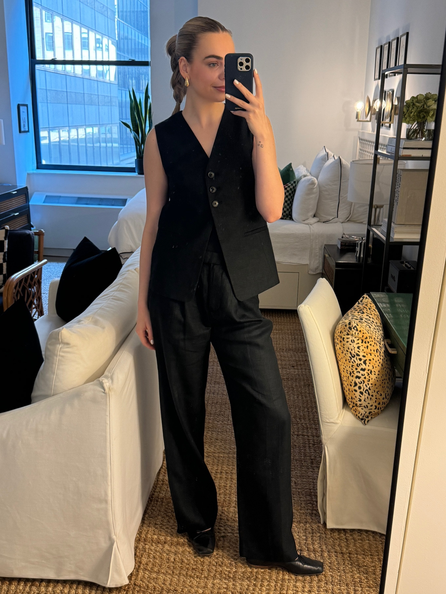 Today’s office outfit! I sized up 3x in these pants for a looser, more menswear inspired fit. Obsessed with linen for warmer weather. This SKIMS bodysuit is on sale for $40 right now - such a great and comfortable staple! 

#LTKWorkwear #LTKSaleAlert