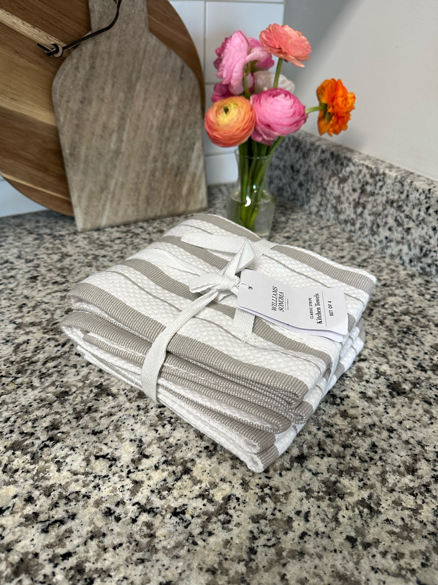 The best kitchen towels! Comes in multiple colors!

#LTKhome #LTKwedding #LTKFind
