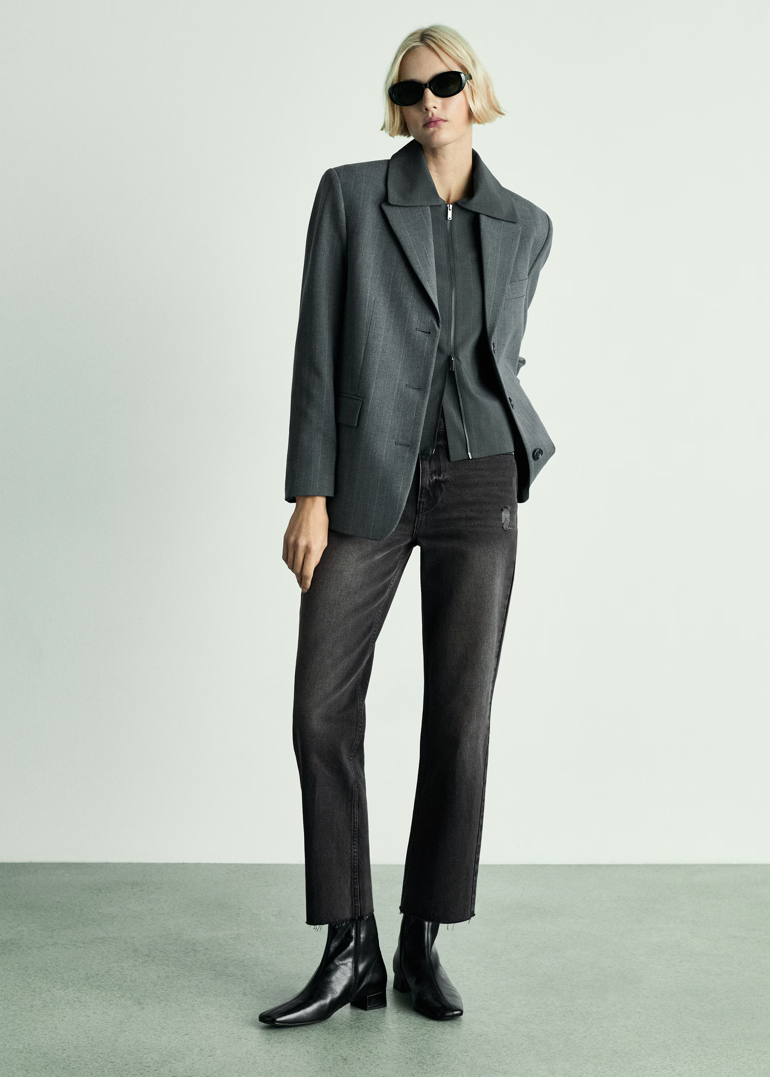 Blanca straight-fit cropped jeans - Women | MANGO United Kingdom | MANGO (UK)