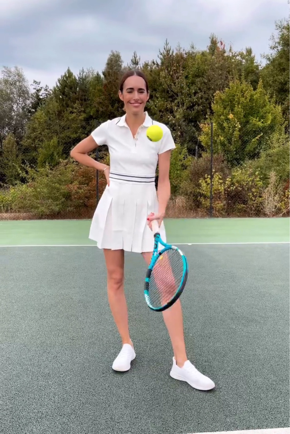 Serving up a little @varley tennis 🎾 look! #sportswear #tennisoutfit #tennisdress
