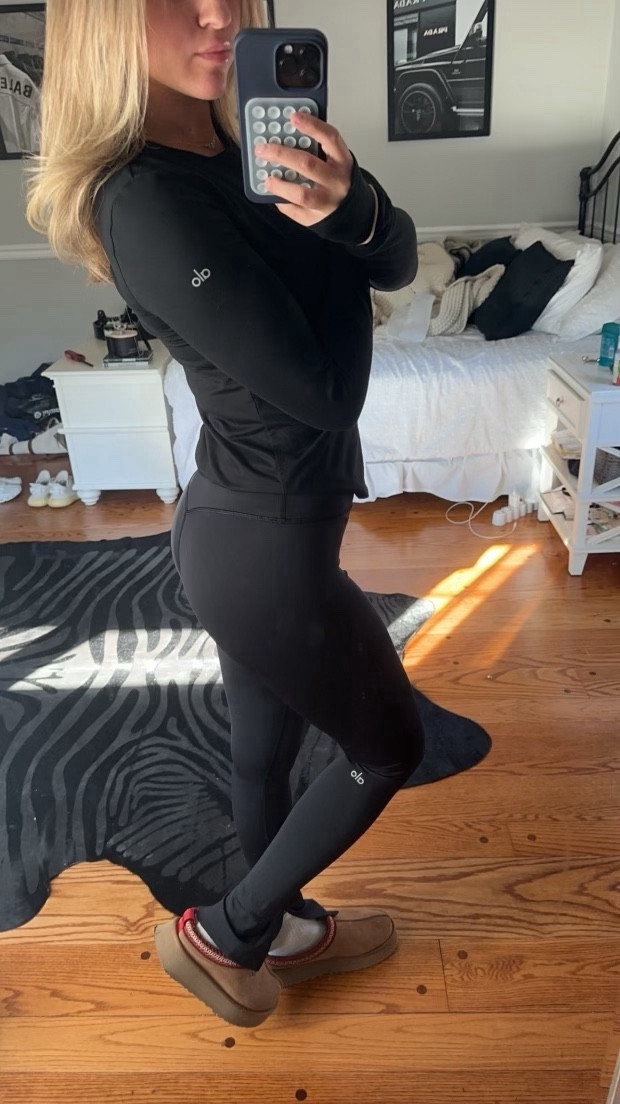 Different take on the classic black workout set 🖤🤍 split pant & thumb hole long sleeve shirt both size small crew socks

#LTKstyletip #LTKGiftGuide #LTKHoliday
