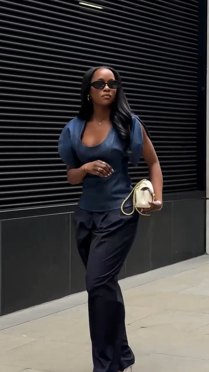 Completion of my outfits this week as a city girl 🏙️

Trouser 1 @ centi_fashion
