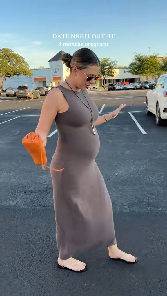 Okay this midi dress is nonmaternity but makes a great bump dress. Material would be great for fall. Dress is on sale also 

#LTKBump #LTKFindsUnder100 #LTKStyleTip