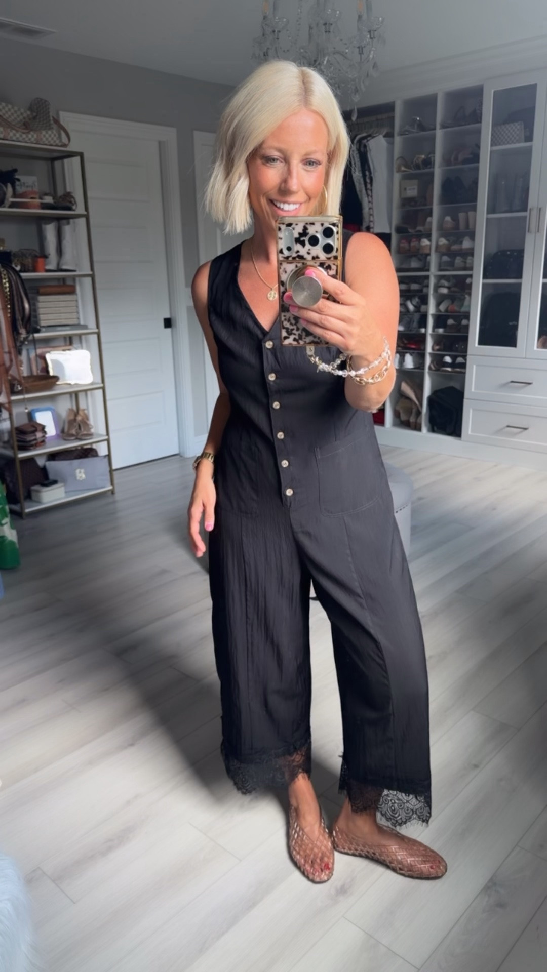 Jumpsuit size small

#LTKSaleAlert #LTKootd #LTKSeasonal