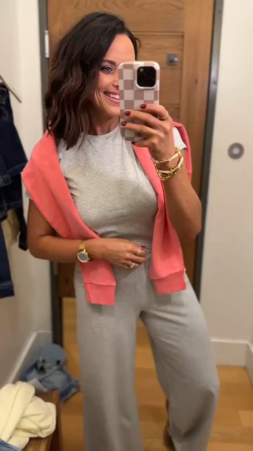 LOVE these pants!! The elastic waist is so comfortable they are a looser fit through the thighs so they are perfect for casual outfit or loungewear! Aprilwilks VintagePickin American Eagle new arrivals casual outfit ideas women’s viral
American Eagle sweats 

#LTKFindsUnder100 #LTKootd #LTKFindsUnder50