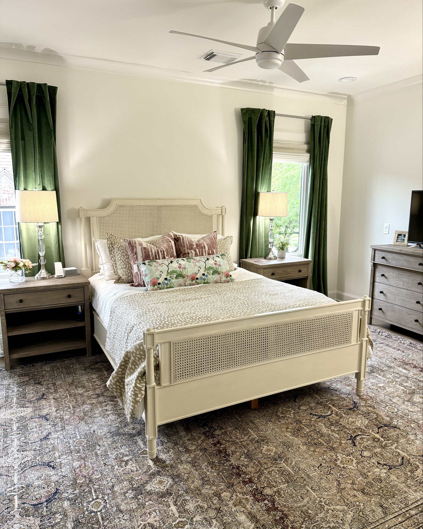 Guest Bedroom Decor

Most of the Ballard site is 25% off right now! I love their styles for home decor and have mixed and matched it in several of my homes. 

#everypiecefits

Home decor
Interior design
Bedding
Area rug
FURNITURE
Dresser
Nightstands
Curtains
Bedroom
Rattan


#LTKHome #LTKStyleTip #LTKSaleAlert
