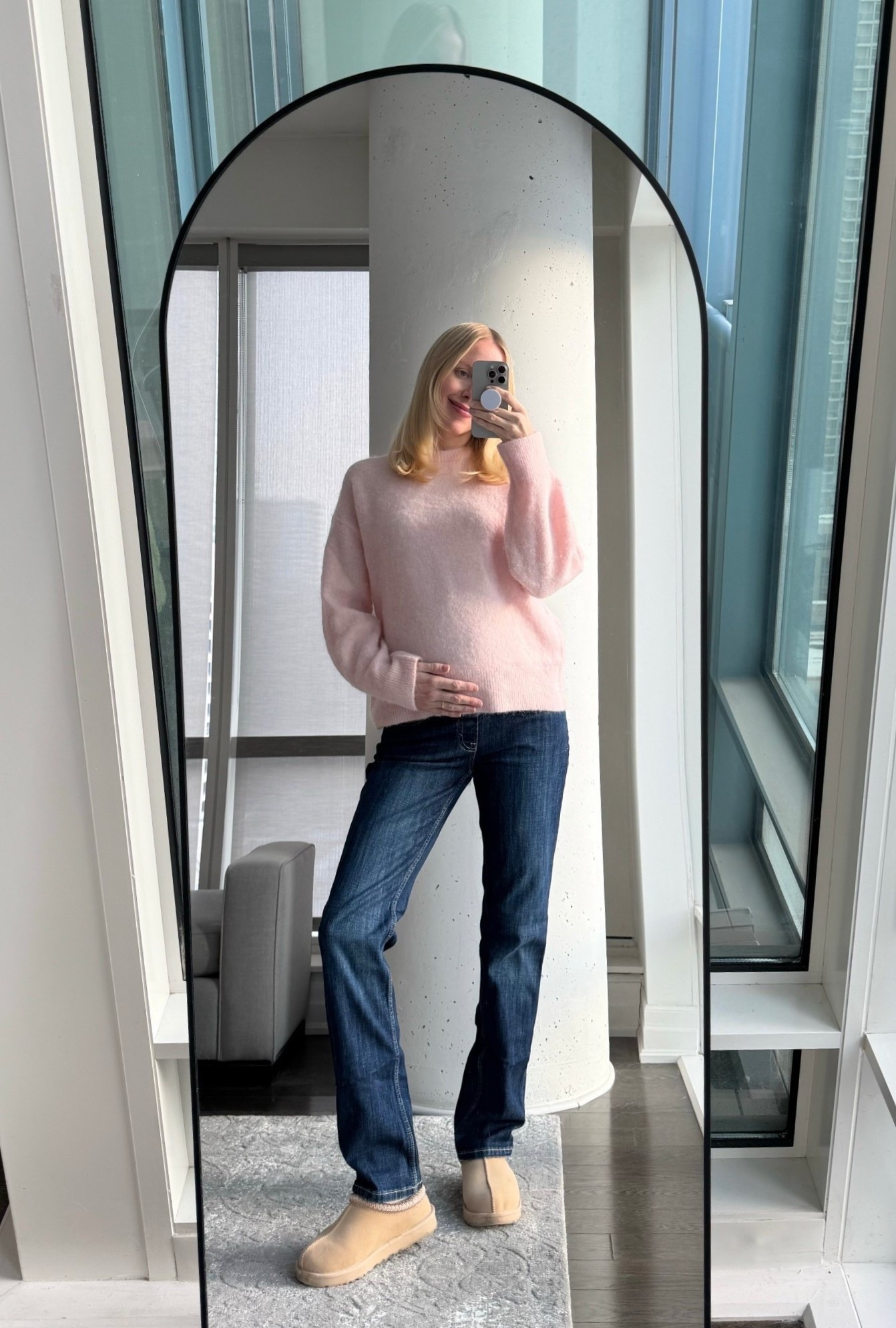 Cozy maternity outfit 

#LTKjeans #LTKmaternity #LTKwinter