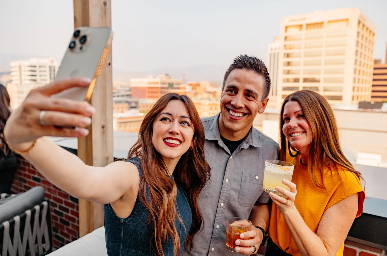 Denim Abercrombie knee length dress


#LTKSeasonal #LTKSaleAlert #LTKFindsUnder100