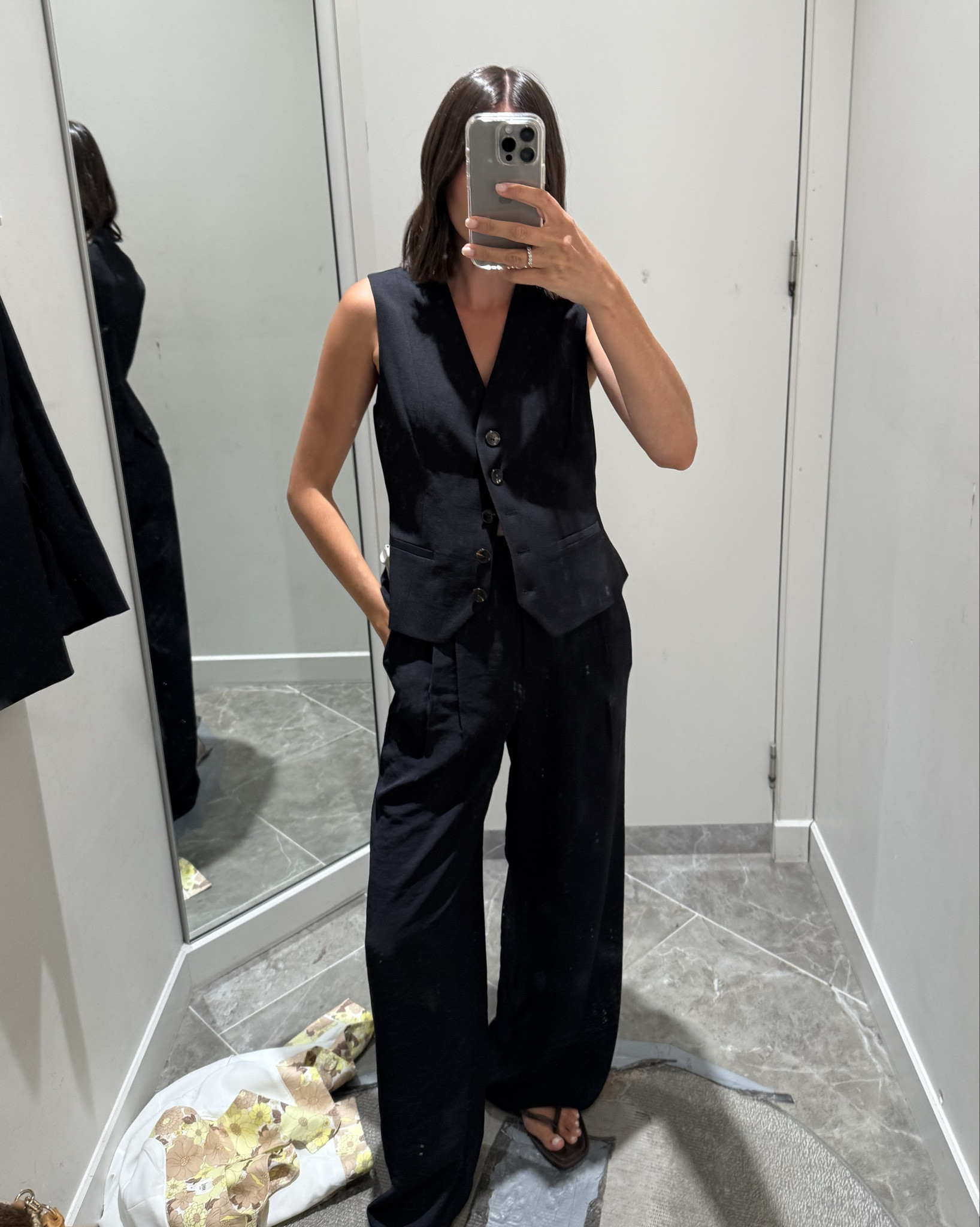 A chic black vest and black white leg pant outfit from Saba 🖤 size 8 in everything. Can free 