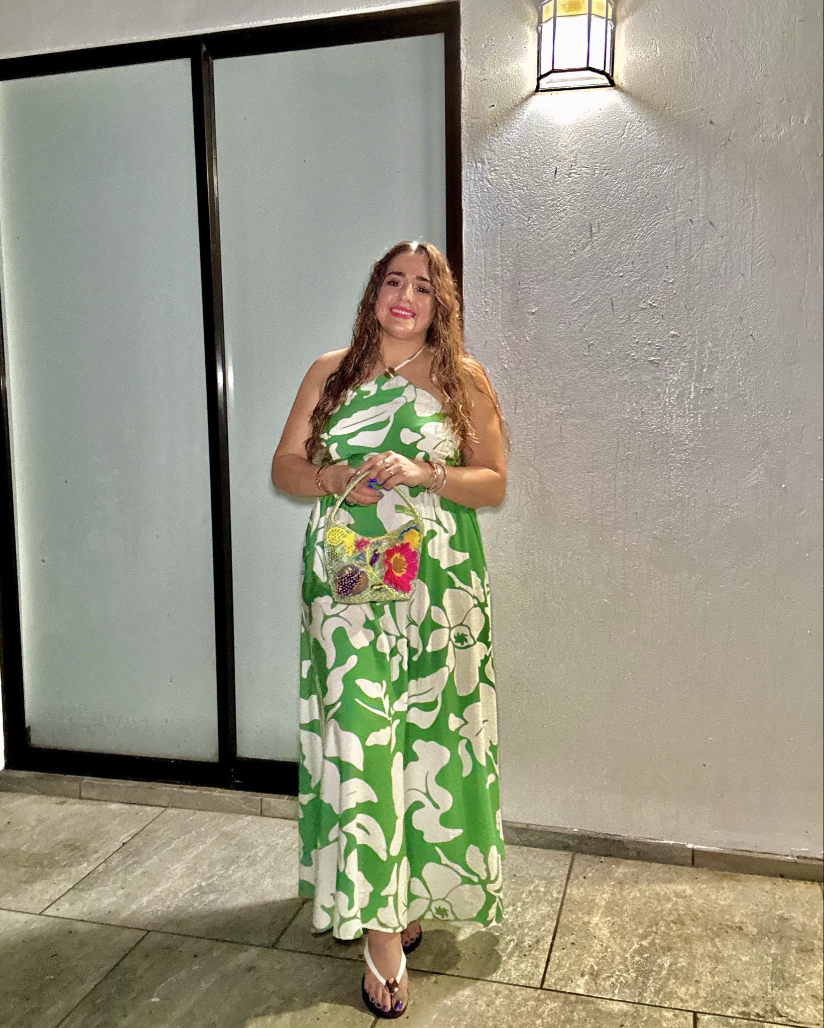 The last night in 📍Costa Rica was magical! I decided to wear this two piece set from @marshalls to go to dinner with friends & the fam. It was so much fun! I decided to go for the gin tonic topped with apples & strawberries(such a yummy drink for the Summer) & for dinner I went with the ceviche for appetizer & the churrasco for the main course; it never fails. As per ushe I’ll leave a similar OOTD linked through the LTK App. To shop this post here is how:
.
.
.
.
.
.
.
Jewelry: JanAllureJewelry.com

#LTKSummerEdit #LTKTravel #LTKStyleTip
