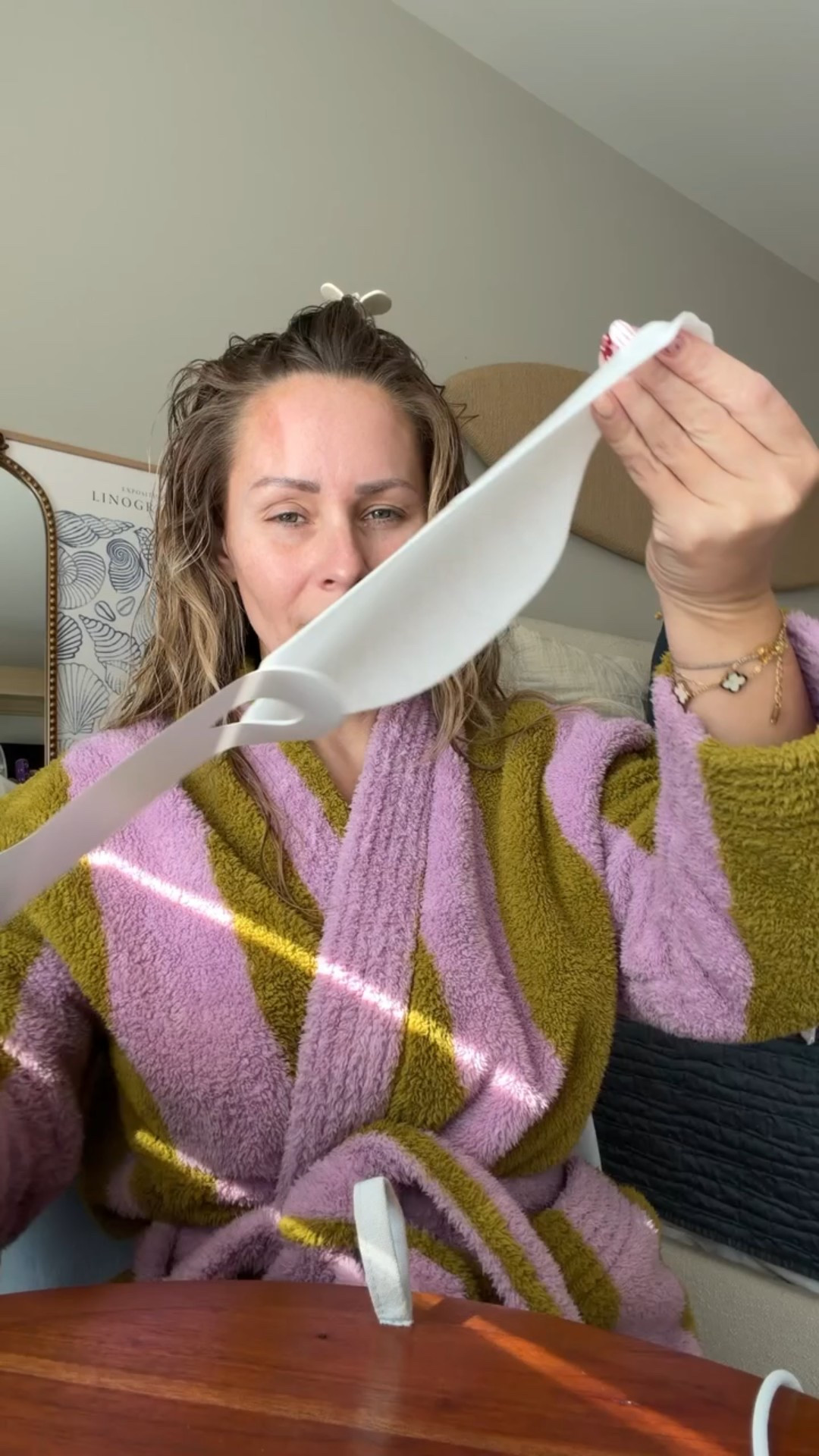 I 100% expected this to be one of those “looks promising, does nothing” purchases.

But after wearing it consistently I noticed less puffiness and a more snatched look through my jawline in the morning. It’s subtle not filler-level dramatic but enough that I kept reaching for it.

Is it glamorous? No.
Did I laugh when I put it on the first time? Yes.
Am I still using it? Also yes.

If you’re trying to be a little more intentional about that lower face area without going straight to needles, this is a low-effort thing to try.