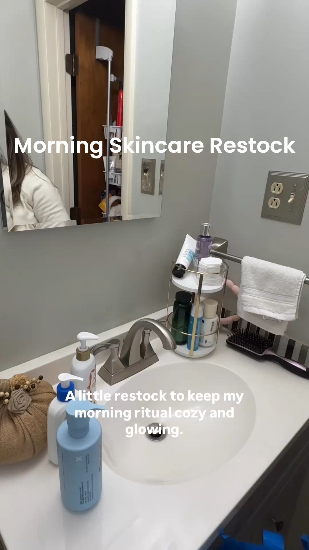 Restocking my morning skincare favorites ✨🧴
These little rituals make slow, grounded mornings feel so good 💛💜
Featuring my glow club essentials: Prequel Vitamin C serum and La Roche Posay Mela B3 cleanser + SPF 🌿
Tap to shop my cozy morning routine and see why these products are my must-haves!