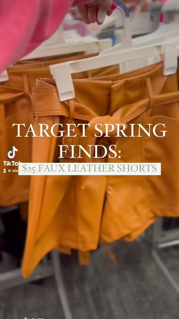 $25 faux leather shorts at target!!


Faux leather
High waisted shorts
Target style
Target finds 
Midsize fashion




#LTKFind #LTKunder50 #LTKSeasonal