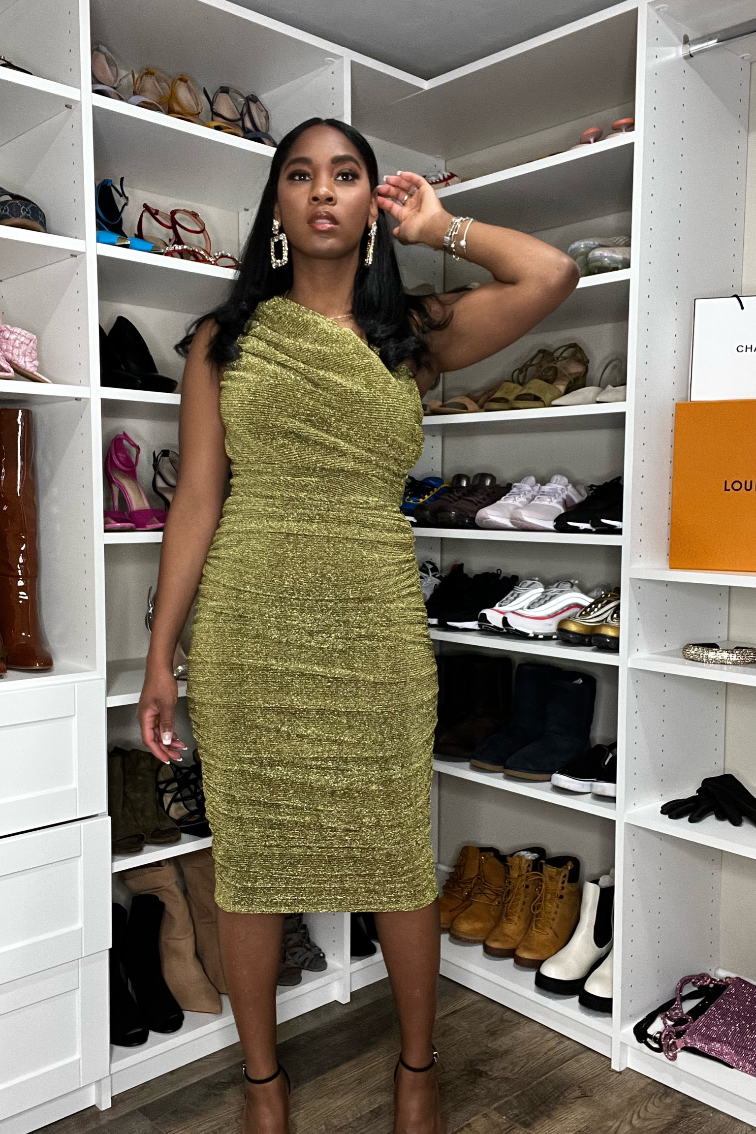 Gold glitter dress with black heels 