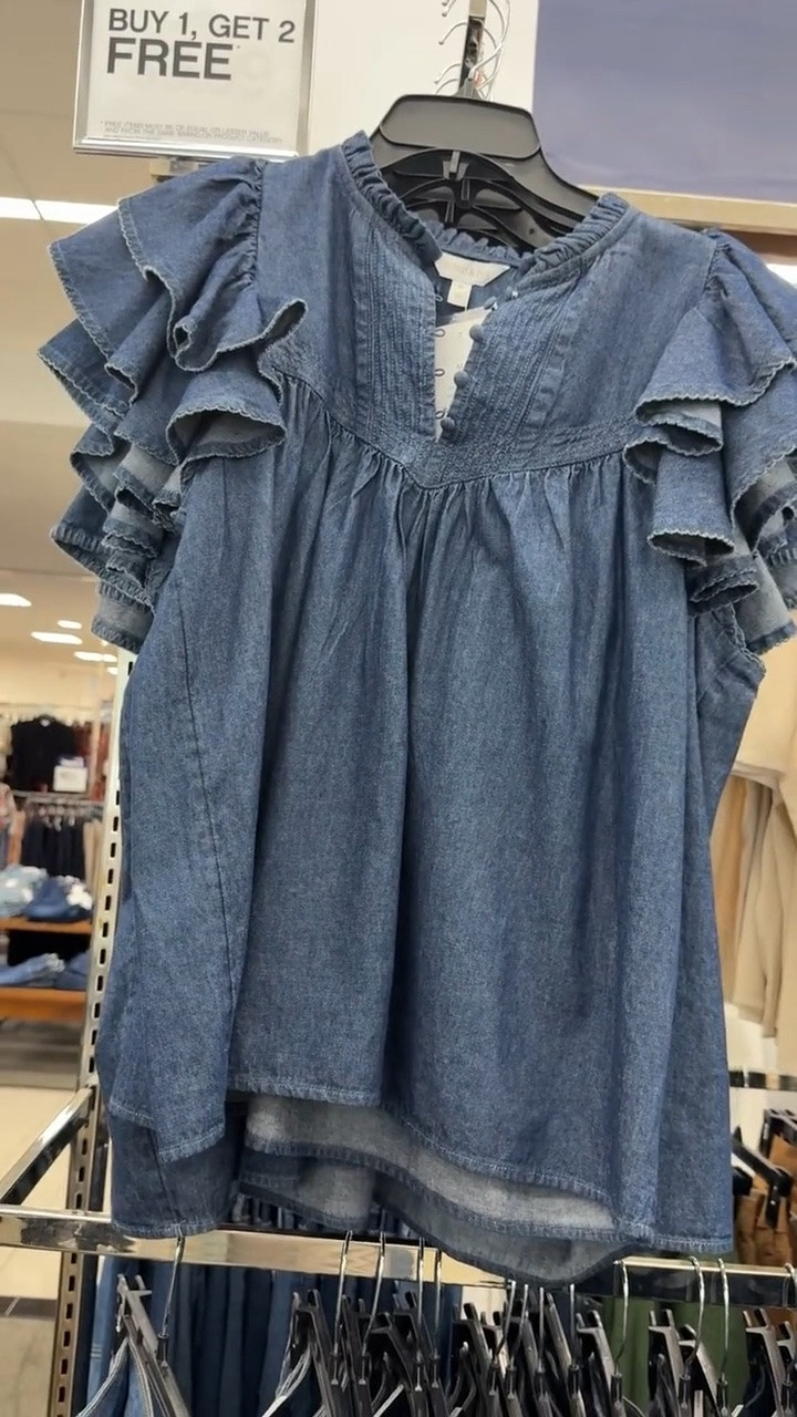Great top for hot fall…. I love the coverage too.

#LTKSeasonal #LTKOver40 #LTKSaleAlert