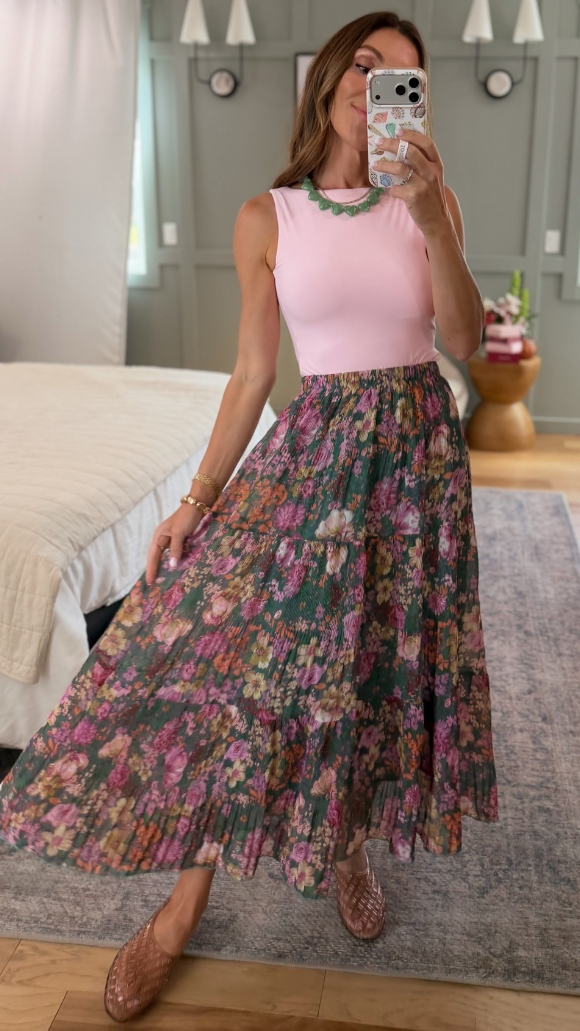 Fall doesn’t have to be all orange and brown! I can’t stress enough how versatile this skirt is!! 

#fall #fallfashion

#LTKWorkwear #LTKBump #LTKSeasonal