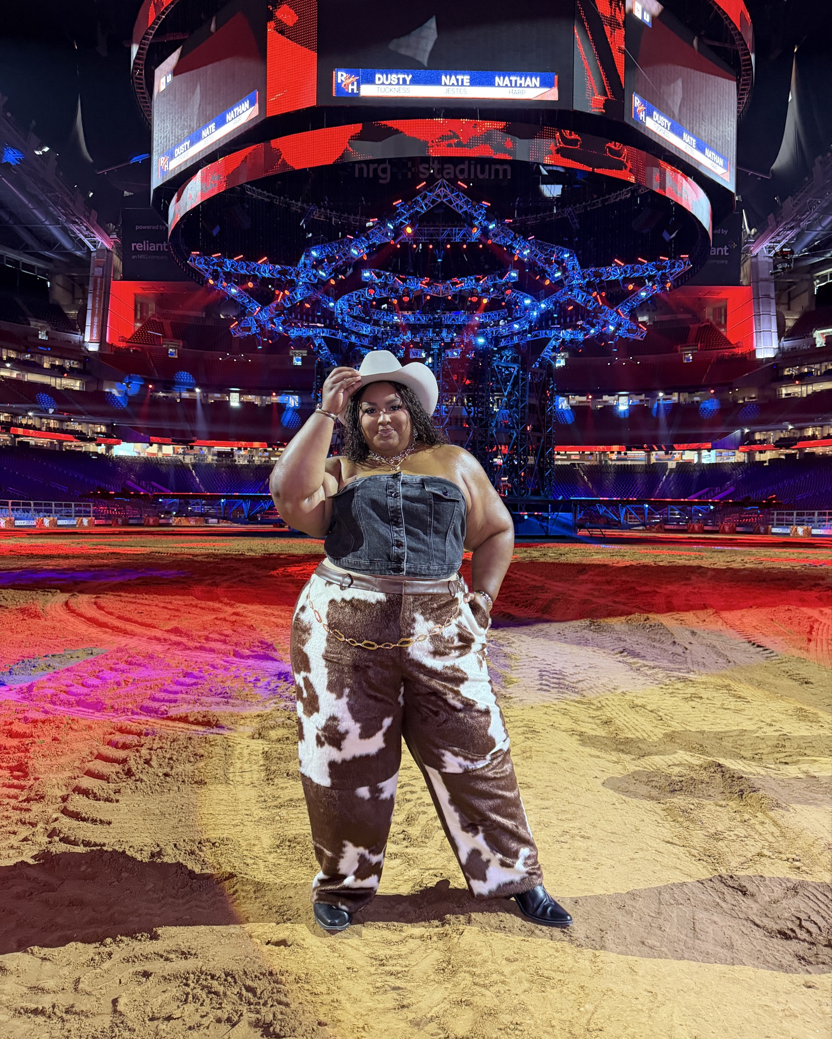 Rodeo Cowgirl 🤠

Top is from @Eloquii in a size 22
Bottoms are from @Eloquii  size 26
Jacket is from @Torrid size 4
Accessories are from KOI and Nordstrom Rack 
Boots are from @Torrid 

#LTKootd #LTKPlusSize #LTKMidsize