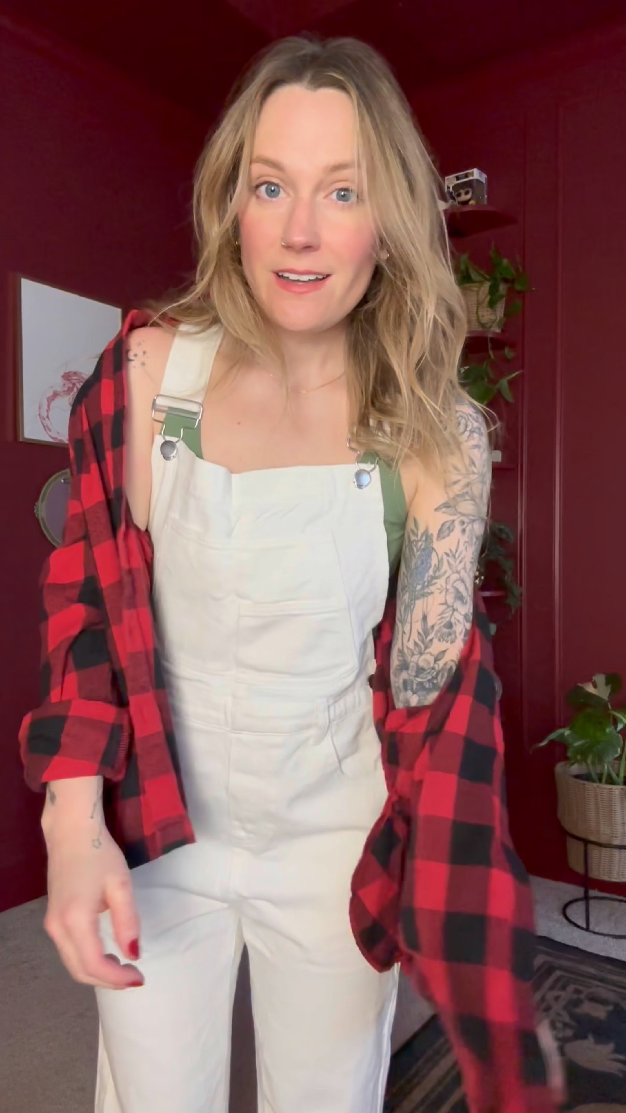 Outfit haul try on! Wearing a small in everything.
• White overalls- slightly oversized, I have to roll them up. (5’2”)
• burgundy pants- oversized, super light
• white sweater- very oversized, SO cozy
Black matching set- tts, so soft and stretchy. 



#LTKPetite #LTKStyleTip #LTKFindsUnder50