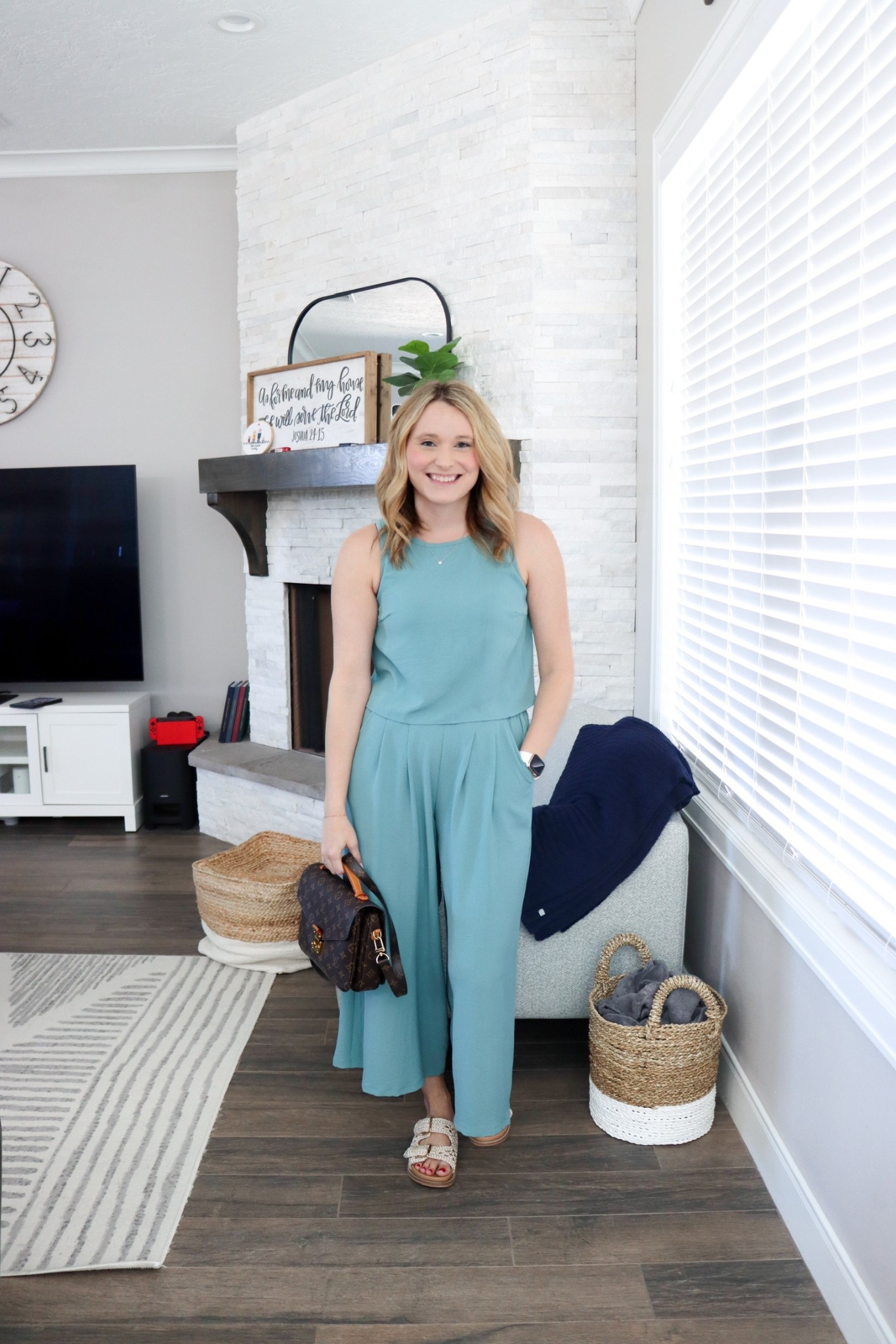 A great simple outfit for work, brunch or dinner out.  This 2 pc outfit Hits the mark on comfort too! Paired with my go to sandals right now.

//
Work outfit 
Spring outfit 
Brunch outfit 
Shower outfit 
Sandals
DH Gate bags
Handbags

#LTKFindsUnder50 #LTKStyleTip #LTKShoeCrush