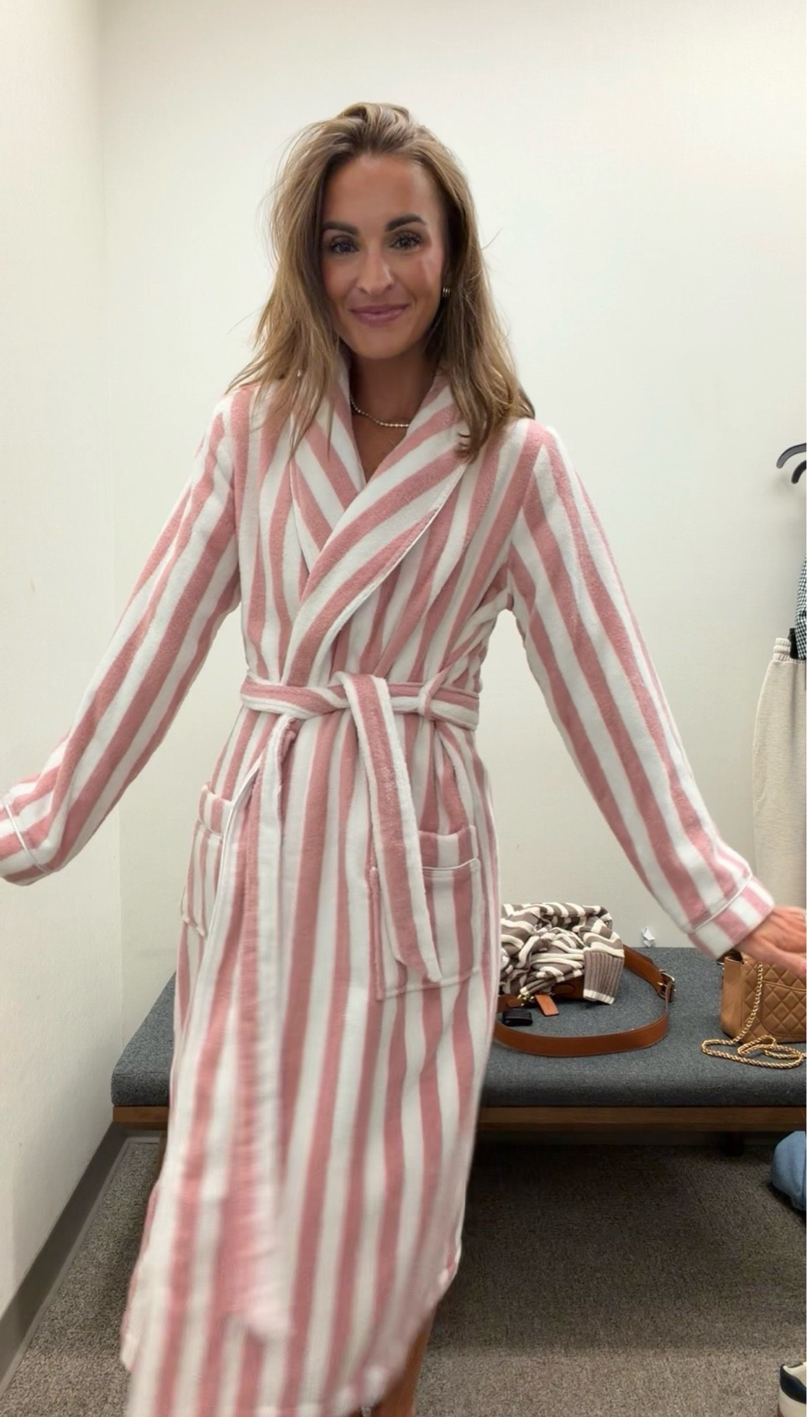 my go-to everyday robe!!! so comfortable & so cute!!!🩷🤍✨