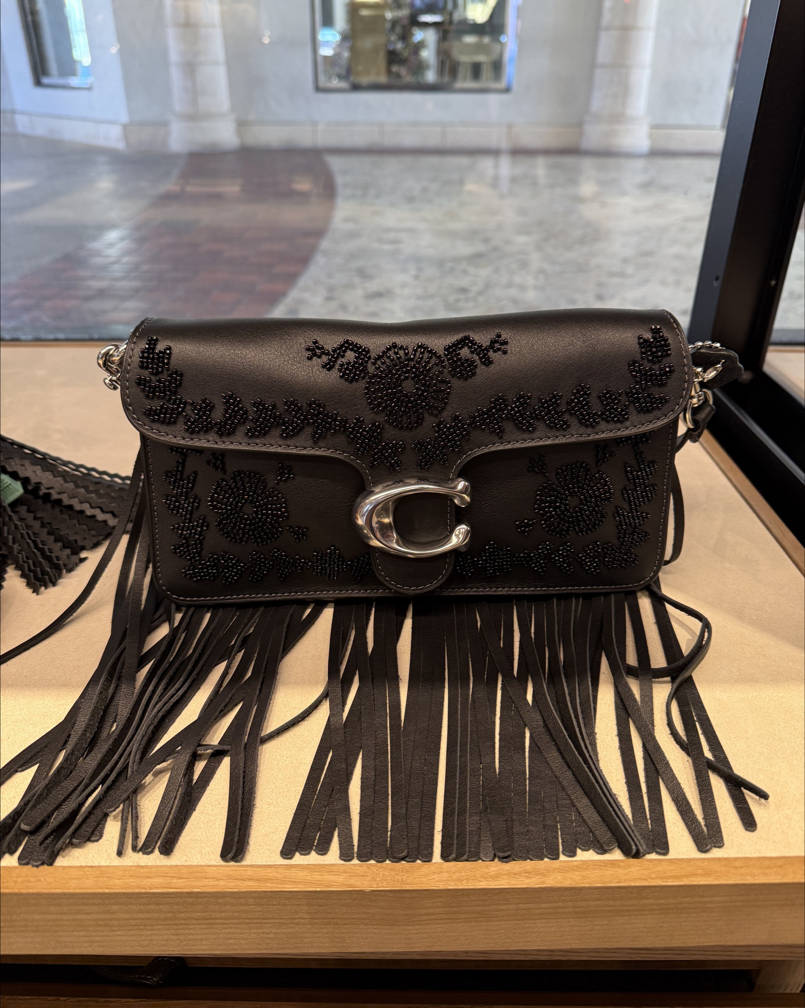 Gorgeous Coach bags make the best holiday gifts for her. Tabby fringe, Tabby with beaded snake, Juliet with embellishments, Tabby quilted, Brooklyn hobo bag.

Handbag gifts, Coach handbags, gifts for her, leather purses, gift guide for herr


#LTKSeasonal #LTKGiftGuide #LTKHoliday