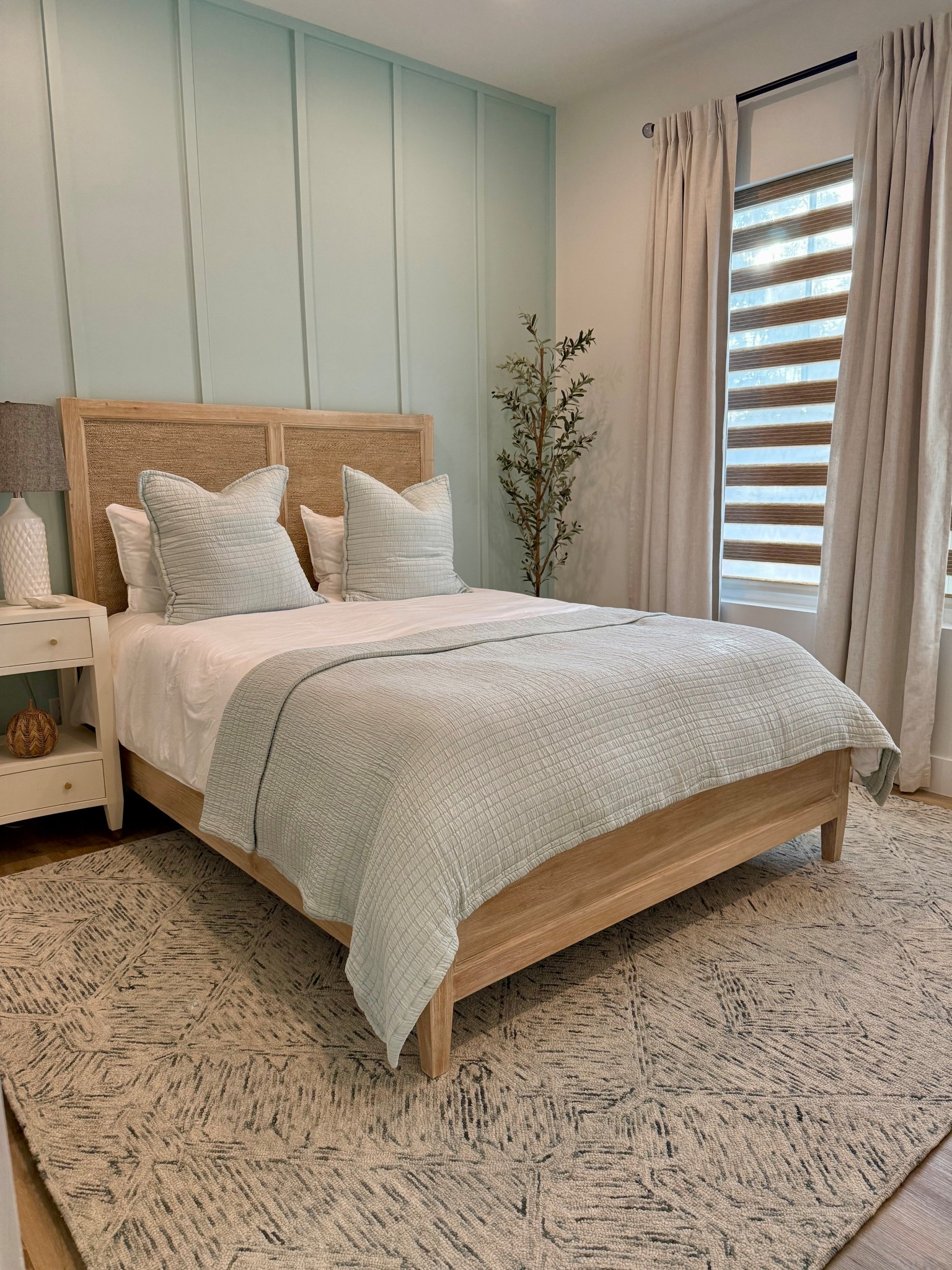 The Florida guestroom is ready for all the guests 🤍. I wanted it to feel soothing, relaxing, and coastal. I think we nailed the vibe. Wall color is SW tidewater.

#homedecor #guestroom #coastal #neutraldecor #homestyle #beachyvibes

#LTKmomlife #LTKHome #LTKOver40