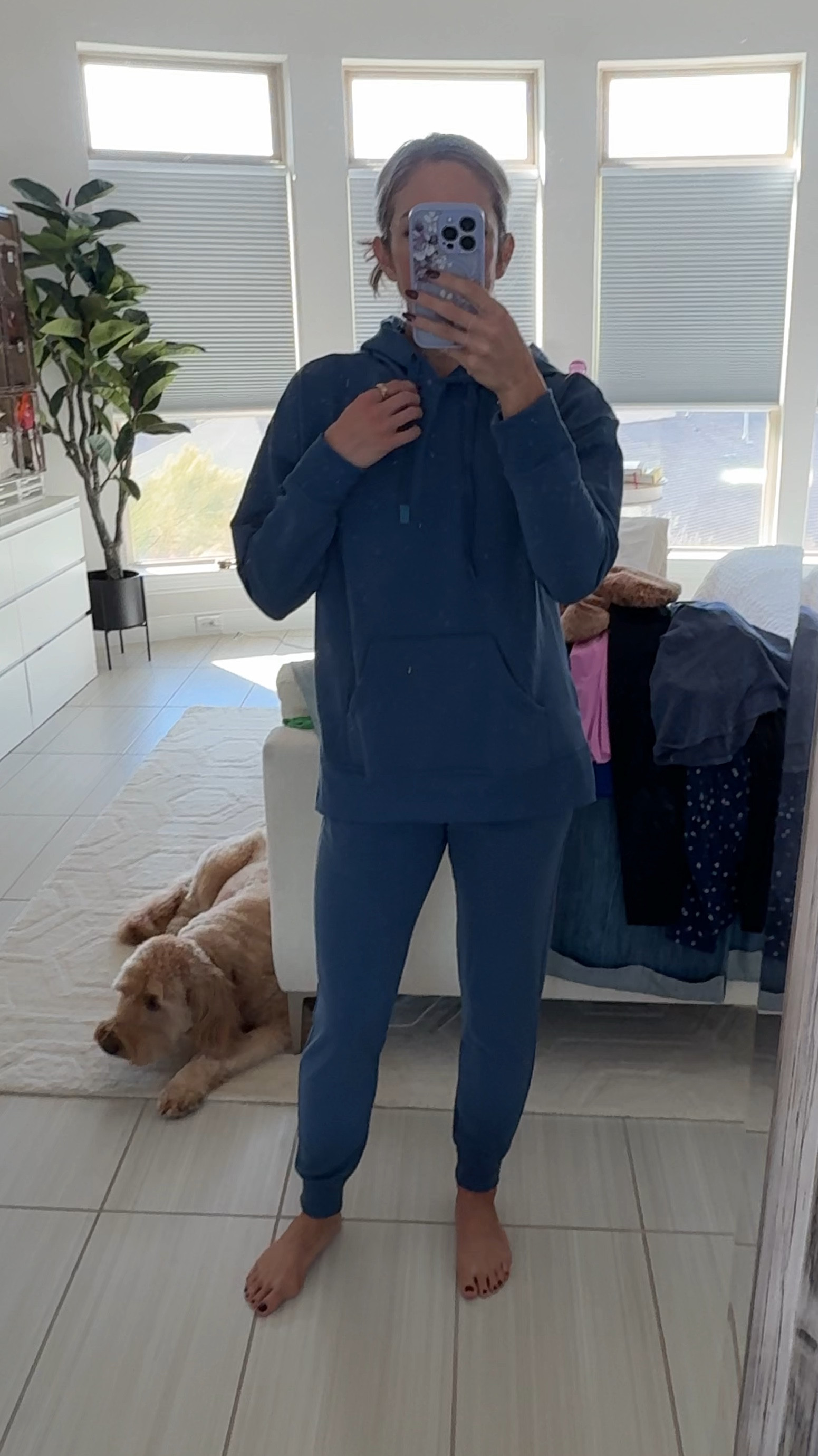 The best Sunday-Football-Watching lounge set at suuuch a good price from Wal Mart. I have this set in 3 colors and it’s such good quality for the price and literally the perfect lounge set 

Wearing XS in pants and S in hoodie 

Honestly this would be a great, affordable gift for someone or for yourself 