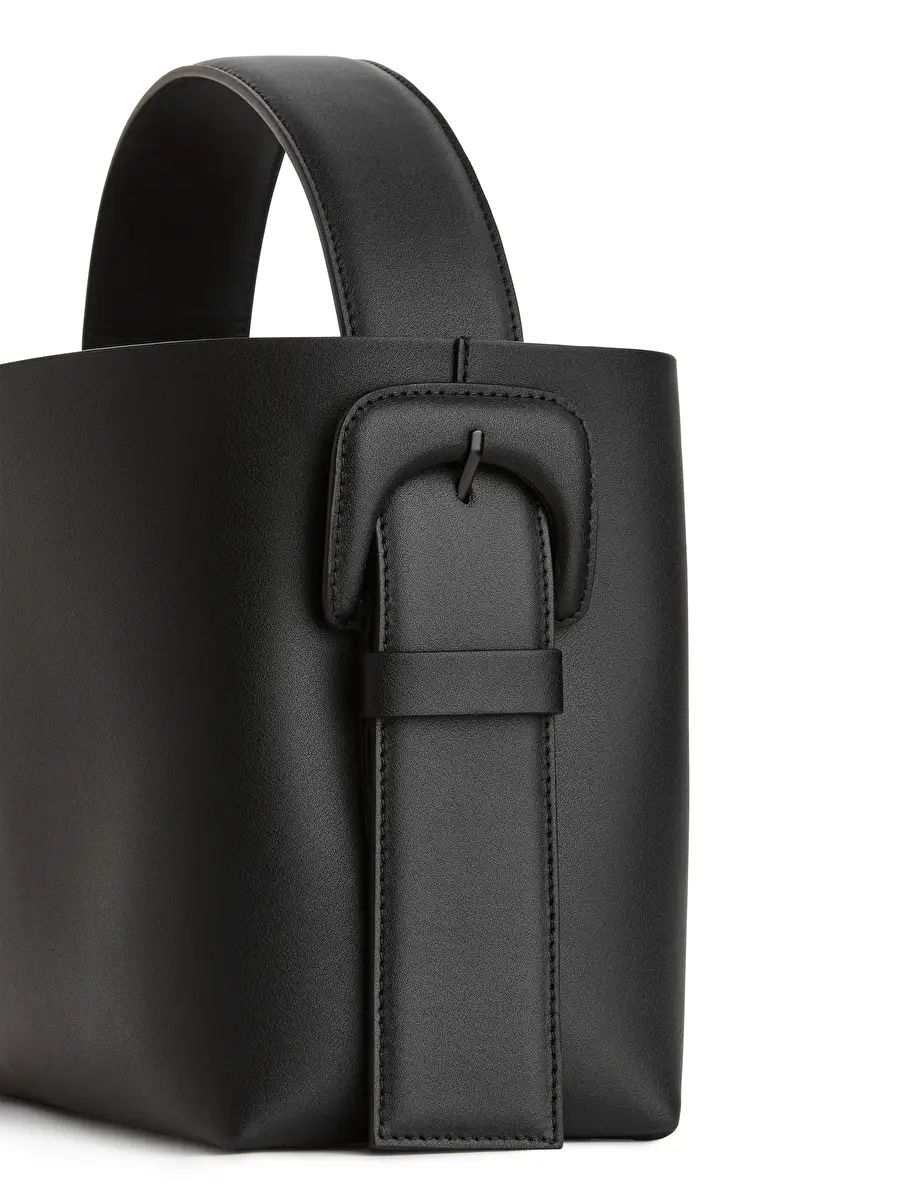 Rigid Leather Crossbody Bag - Black - ARKET PT | ARKET (US&UK)