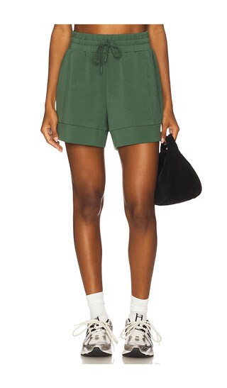 Varley Atrium High Rise Short 4.5 in Dark Green. - size L | Revolve Clothing (Global)