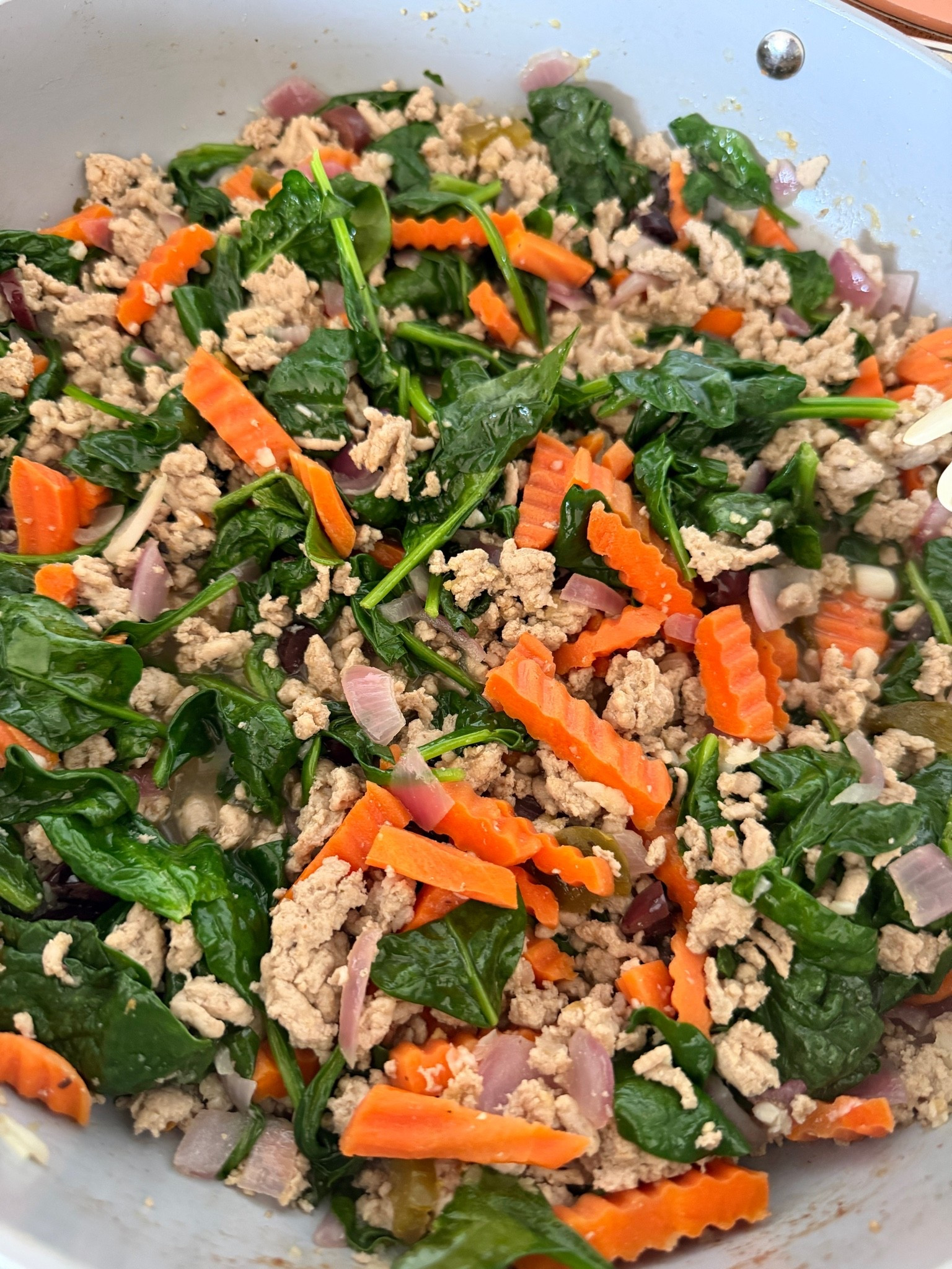 Recipe: 
26oz of 92% organic ground turkey, a handful of carrots. 9’e bag of organic spinach, red onions, minced garlic, 1 cup of bone broth, Kalamata olives, jalapeños, spices (I use the citrusy garlic from Trader Joe’s and Cajun mix)

#LTKfoodie