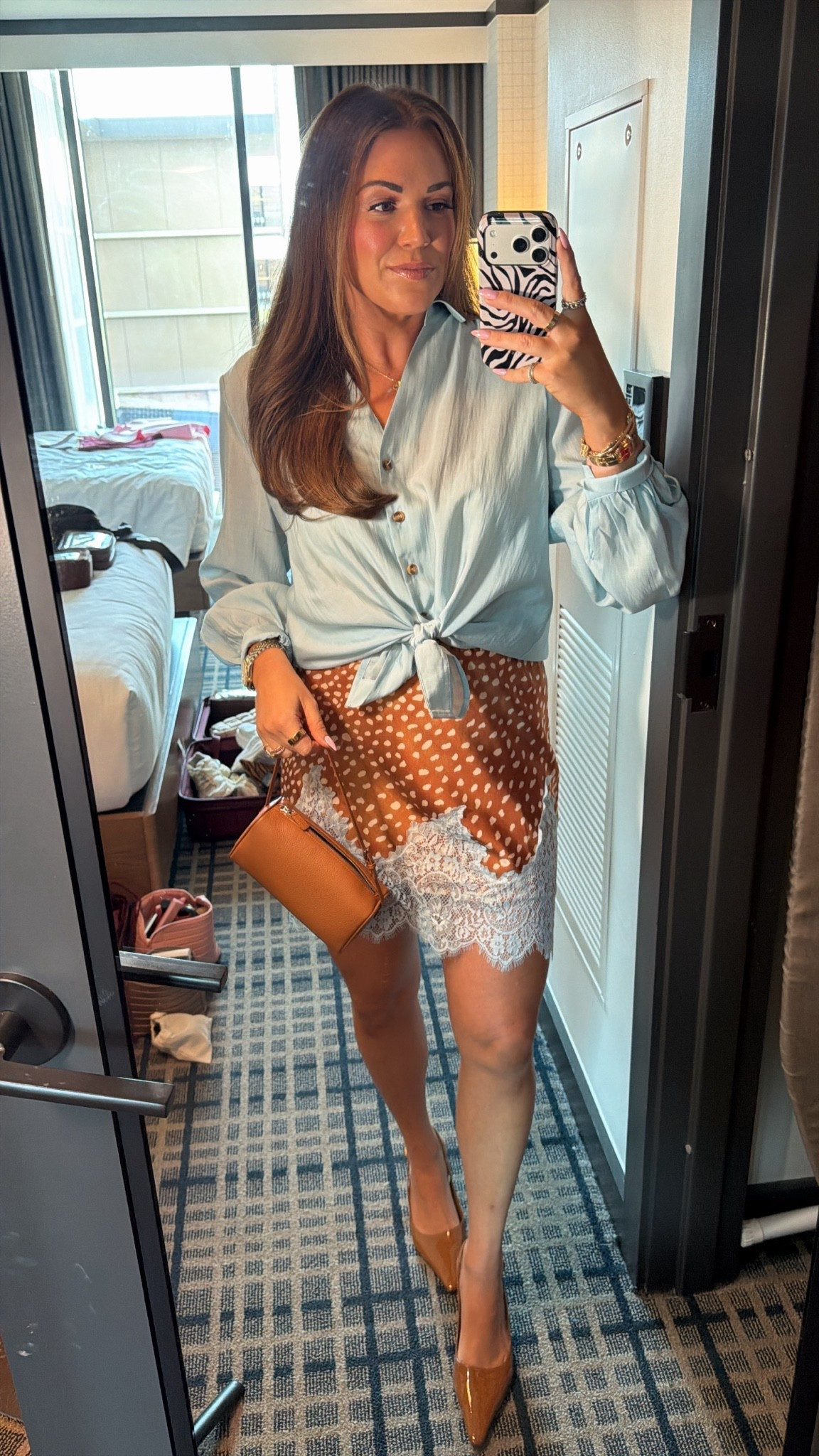 curvy midsize pre-fall look for LTK Con 🤎🩵 wearing size 10 in blue button up top and brown deer silk lace skirt

#LTKCon #LTKSeasonal #LTKMidsize