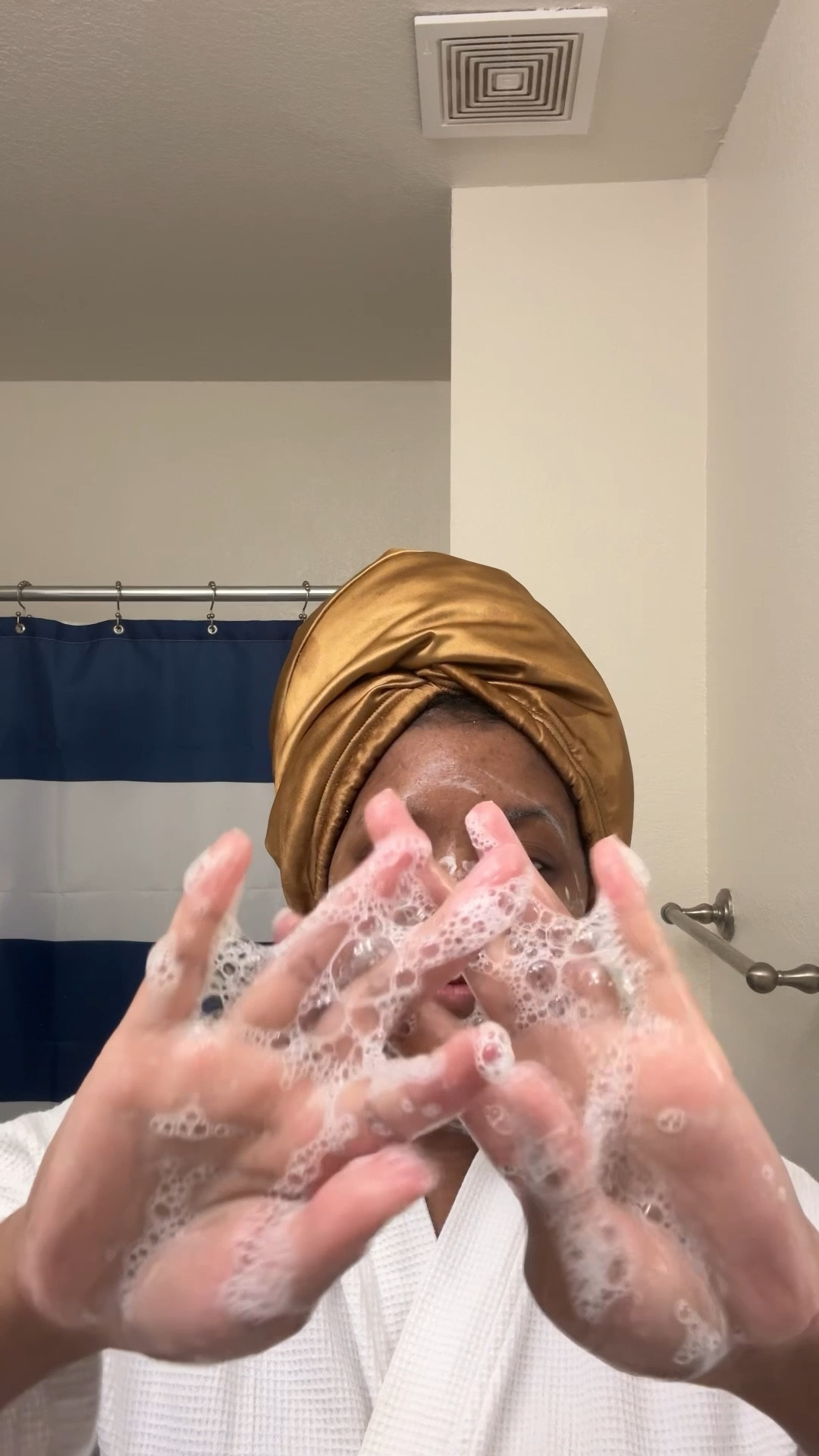 Nothing like a little morning skincare routine. 

Now that my acne is better controlled, my skincare routine has been pretty simple. I’m not even using actives at this time! Just cleanse, tone, dark spot treatment, moisturizer + barrier lotion and sunscreen (in the am). 

I still have some lovely memories of acne’s last (my skin will get a dark spot so easily & I have a bad habit of picking at my skin sometimes😭)

BUT, they seem to be fading slowly, but surely so I’m definitely happy with the progress my skin has made. 

Products:
-youthtothepeople superfood cleanser (lathers great and my go to for monthsss)
-cocokind magnesium mist & electrolyte water cream (lightweight mist & toner; feels great on my skin)
-caudalieus vinoperfect brightening dark spot serum & vinosun mineral sunscreen (slowly, but surely fading my dark spots with these too)
-cleanskinclub towels (love how soft these are; I cut them to make them last & because I don’t necessarily need a full towel to dry my face)
-stratiaskin lipid gold (skinbarrier support; super helpful when my acne was going crazy)
-vaseline lip balm (ole reliable)


#LTKselfcare #LTKBeauty #LTKgrwm