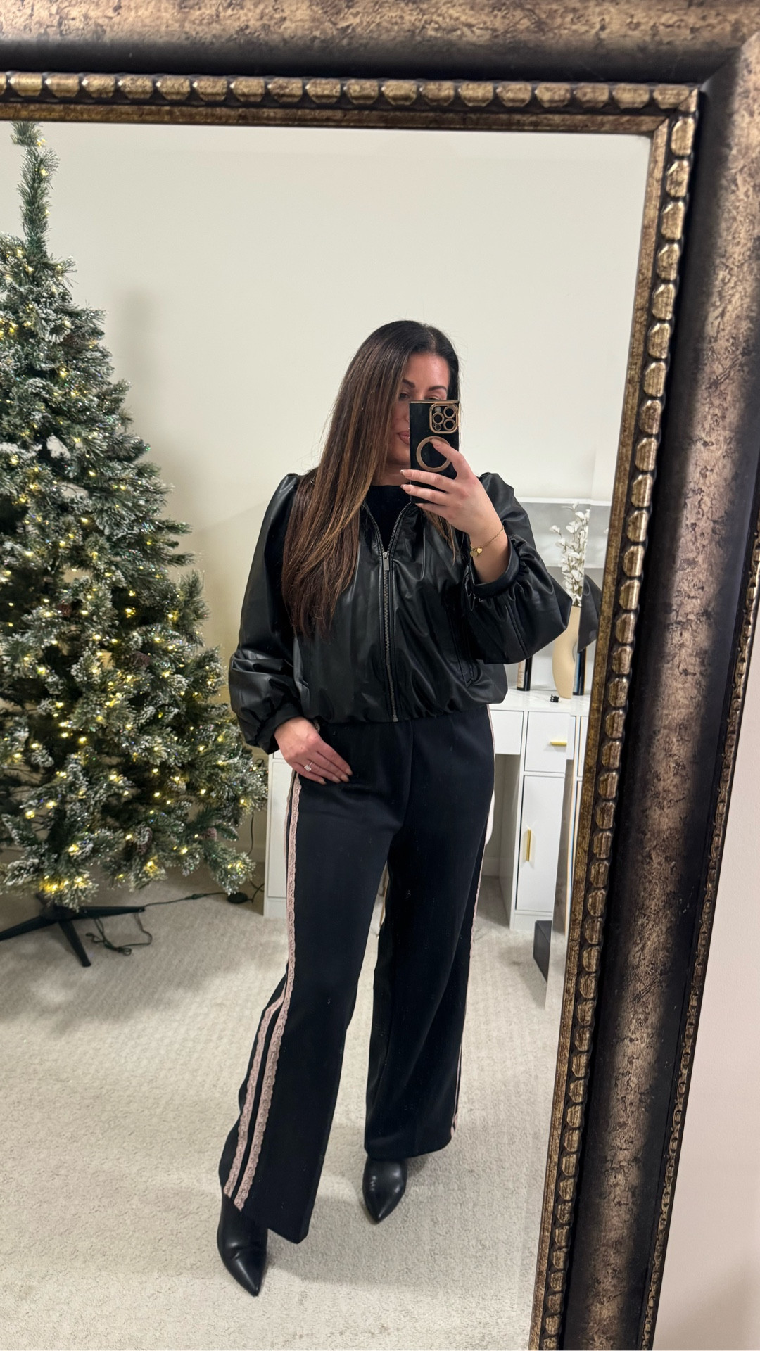 The perfect set if you’re traveling for the holidays! You can wear it together and separate the pieces to dress them up with faux leather 🖤 

⚡️For reference, I’m 5’7” wearing M/L and size 10/12 

#LTKootd #LTKMidsize #LTKHoliday