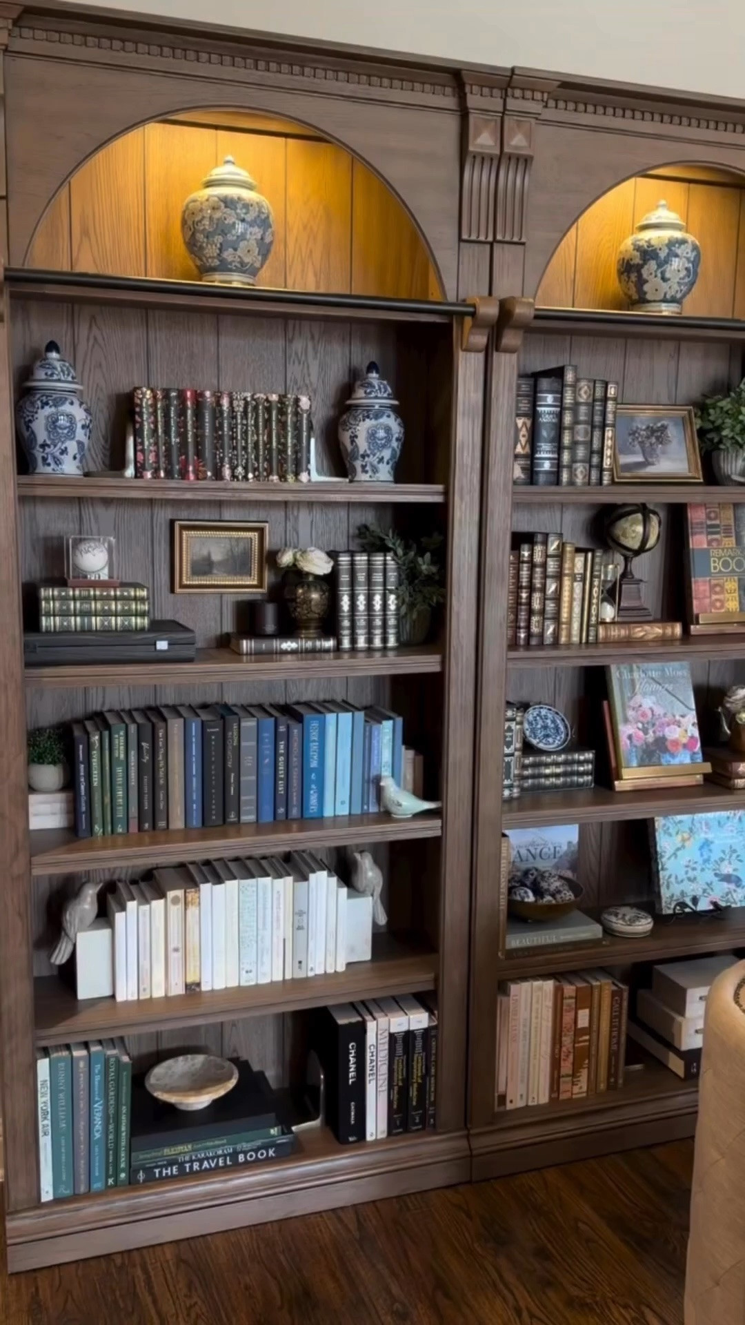 A little glimpse into my book collection—classics, vintage finds, new reads, and coffee table favorites. These tall wooden bookcases were the perfect way to style them all. 🤍

#lifestyle #homedecor #florals #reels #homelibrary

#LTKHome