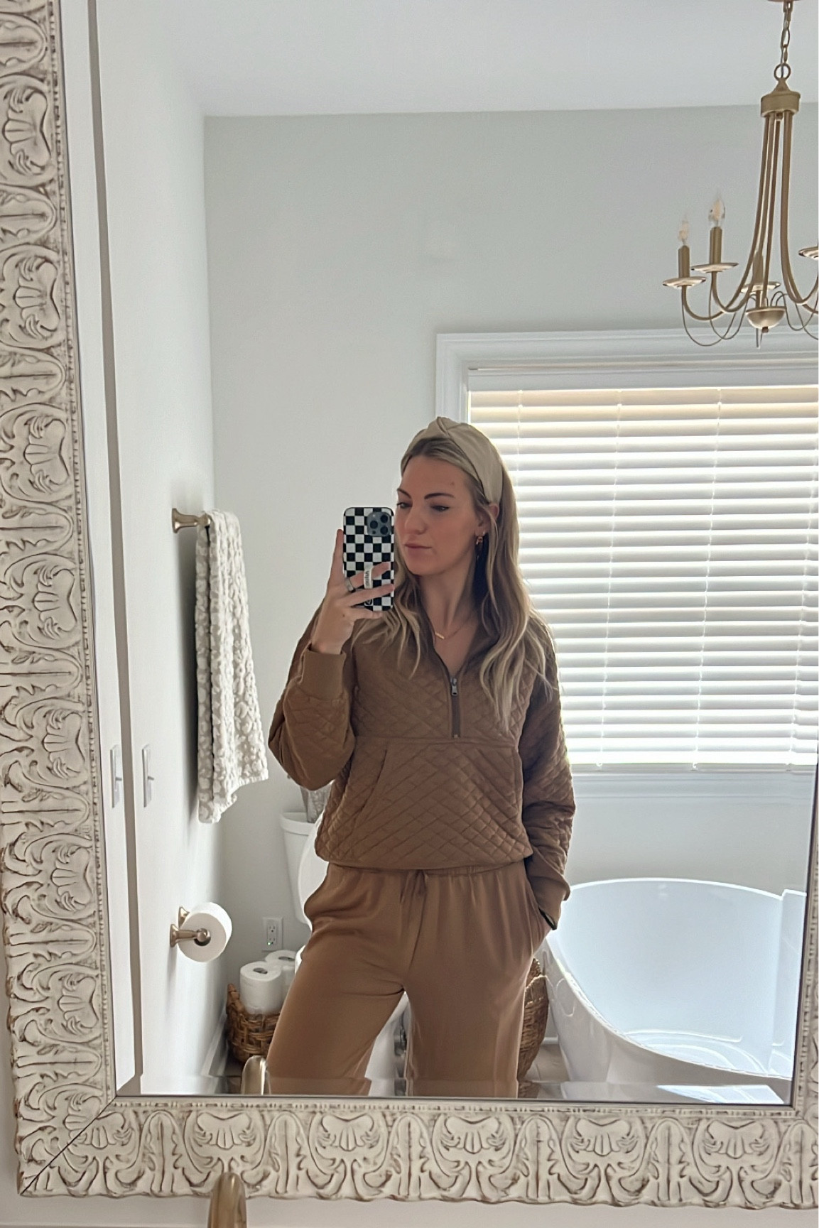 Comfy lounge set! 
Wearing a size Medium 

#LTKGiftGuide