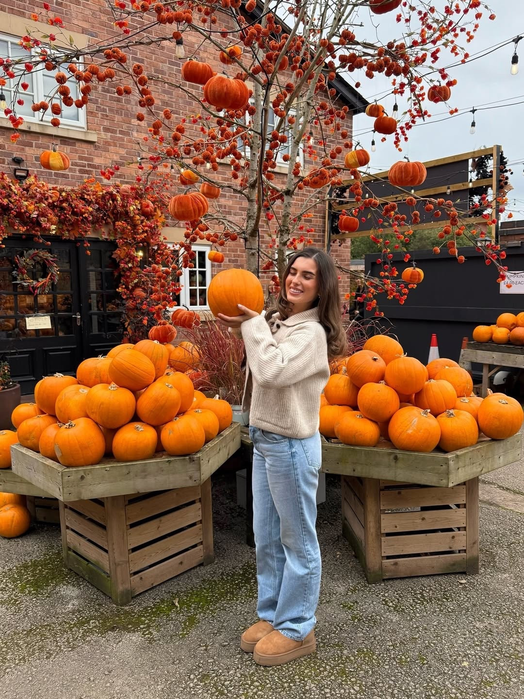 🎃 🍂 🤎 


Uggs, Blue Jeans, Autumn Outfits, Winter Outfits

#LTKuk #LTKwinter #LTKeurope