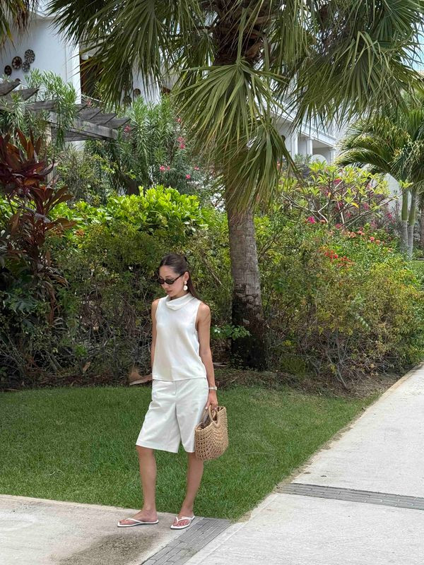 Silky tops and shorts

Loving this all white look. Shorts are from Oak and fort but seems like it’s sold out! Linking similar pair :) 

 