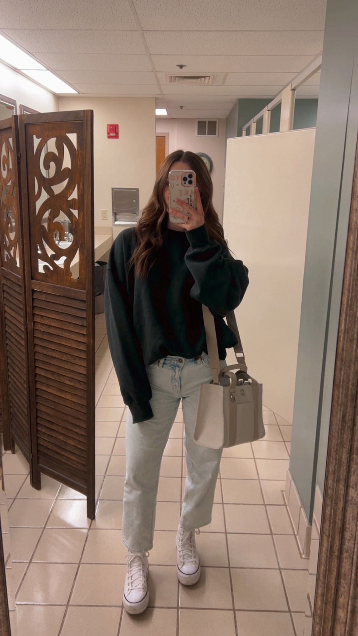 simple cute outfit 🤍

lulu doesn’t sell this tote anymore :(

#LTKootd #LTKSaleAlert #LTKhaul