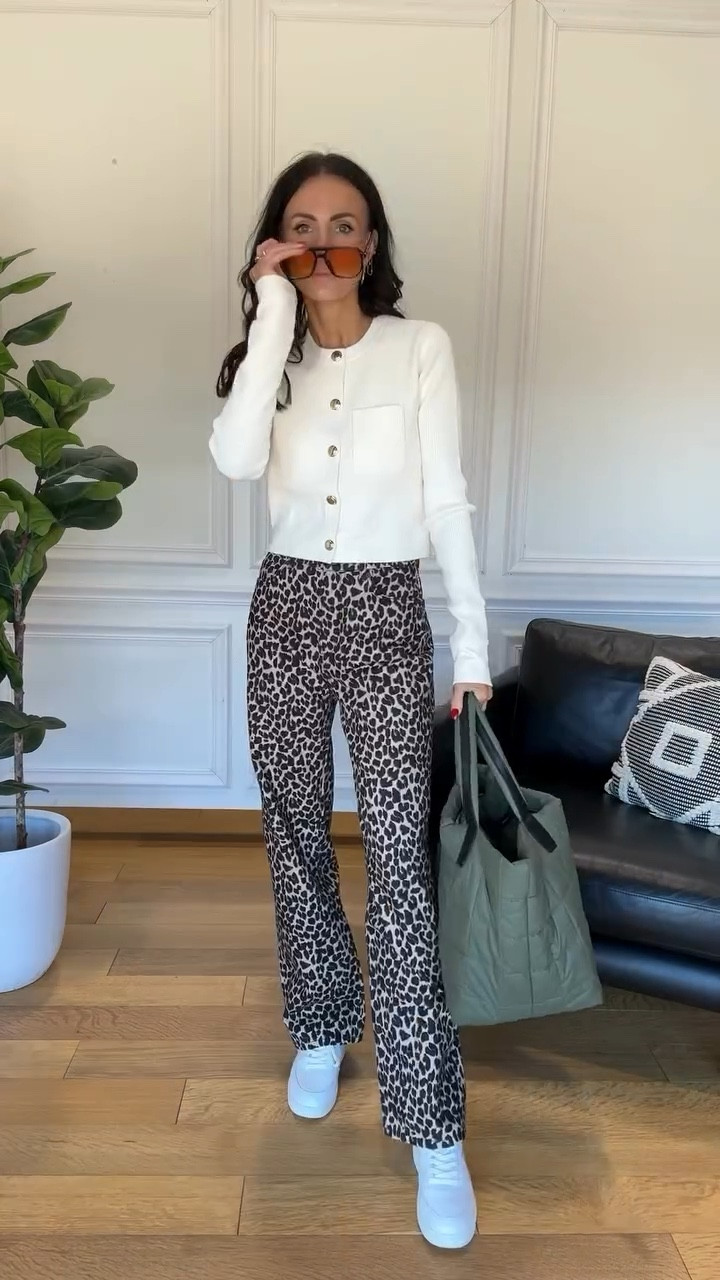 Sometimes it just takes one or two pieces to make a simple fit look so right. 🖤 Today I’m sharing some incredible “it girl” basics from @saks that fit beautifully and are right on trend this season. These ballet flats are so comfortable and have been on the “it list” all year. Leopard continues to trend and studded denim is just getting started. I’m linking all of these pieces in LTK- or comment SHOP for a link in your DM.

#saks #sakspartner