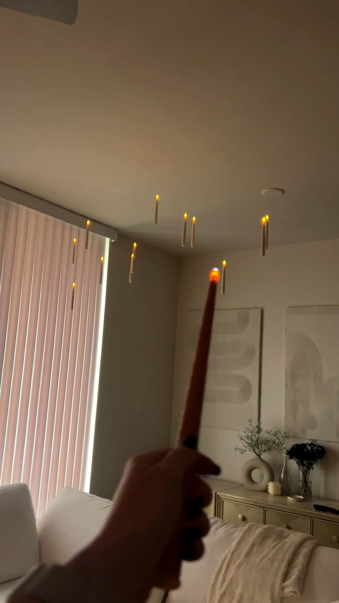 Harry Potter floating candles for fall/halloween🥹🧡✨ #harrypotter #falldecor #halloween 

#LTKHome #LTKFallSale #LTKVideo