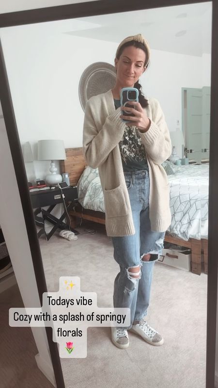 🌷todays outfit…

✨ it’s giving cozy

✨ it’s giving spring vibes 

✨ it’s giving comfy mom jeans 

✨ it’s giving mom best frand… pockets 

✨ it’s giving target is having a massive sale on jeans for under $20 per pair! ( wild fable is my fav)

🫶have a fabulous Friday 

✌️sending all the good weekend vibes 

🩵Kelly 

#LTKfindsunder50 #LTKsalealert #LTKSeasonal