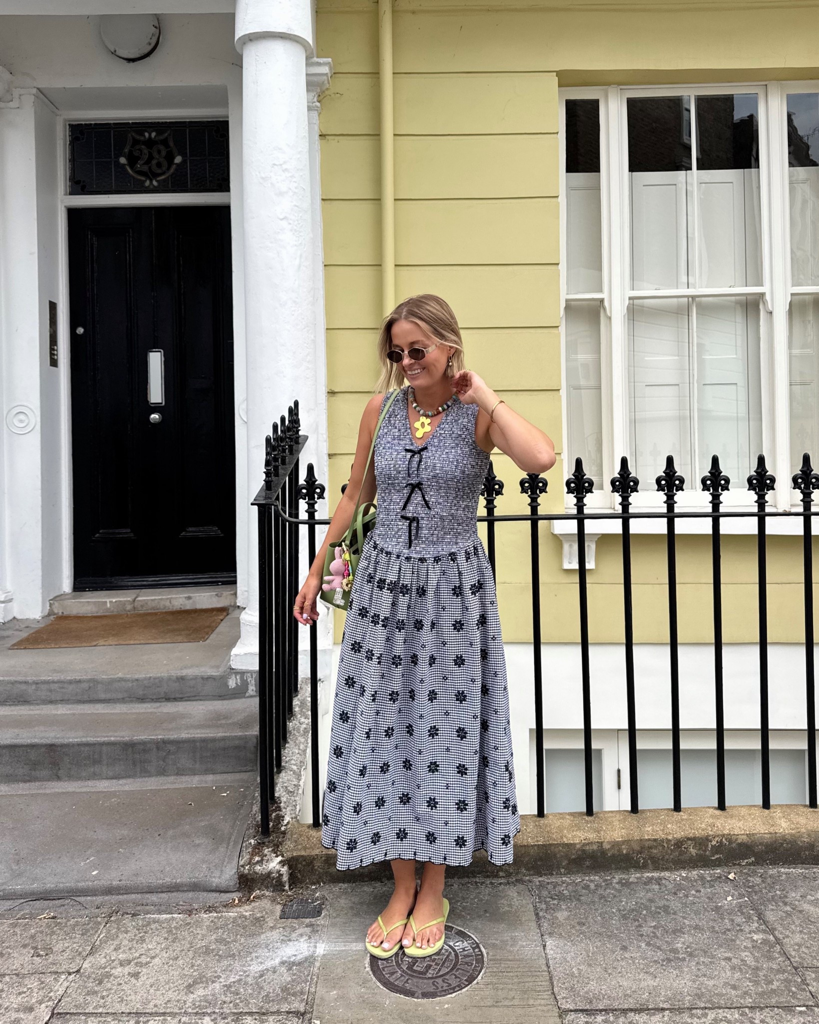 Exploring London in the most comfortable dress! Wearing size 10.

Bag: Bimba Y Lola
Necklace: Babs the label 



#LTKeurope #LTKautumn #LTKuk