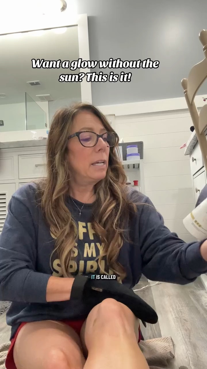 Limelight Sunless Tanning Lotion gives me a natural, streak-free glow every time. Easy to apply, no orange tones, and perfect for fall/winter vibes. #SunlessTan #tiktokshopblackfriday #GlowSkin #SelfTanning #HealthyGlow