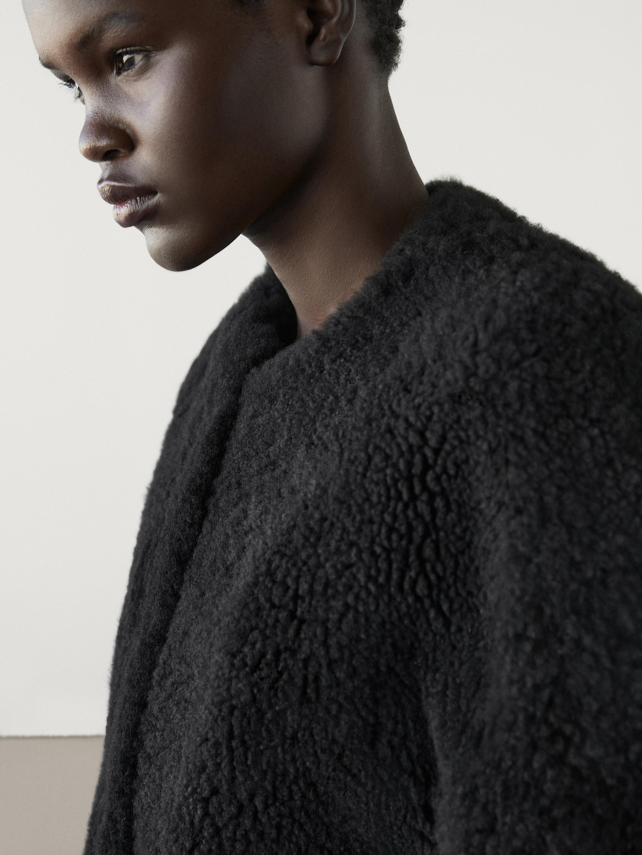 Reversible voluminous hair on leather coat | Massimo Dutti UK