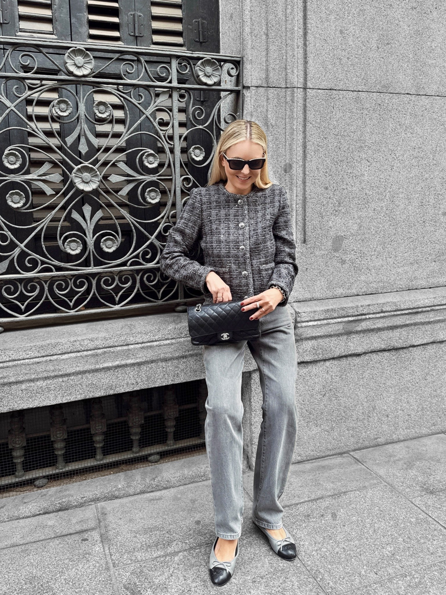 Gris 🩶
Me encantan los conjuntos monocromáticos porque salen a relucir los detalles: las texturas, las proporciones, los diferentes tonos de un mismo color. ¿Estáis de acuerdo?

——————————————————————

Grey 🩶
I love a good monochrome look because it’s deeper in details. The textures, proportion and shades of the same color become the stars of the show.
Would you agree? Do you like monochrome outfits too?

.
.
.
.


#LTKespana #LTKautumn #LTKeurope