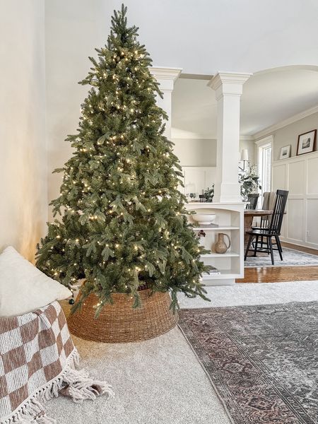Faux pre-lit christmas tree 


King of Christmas, alpine fir, Christmas decor, holiday decor, woven tree skirt, living room rug, throw blanket, neutral home decor 

#LTKhome #LTKfindsunder50 #LTKHoliday
