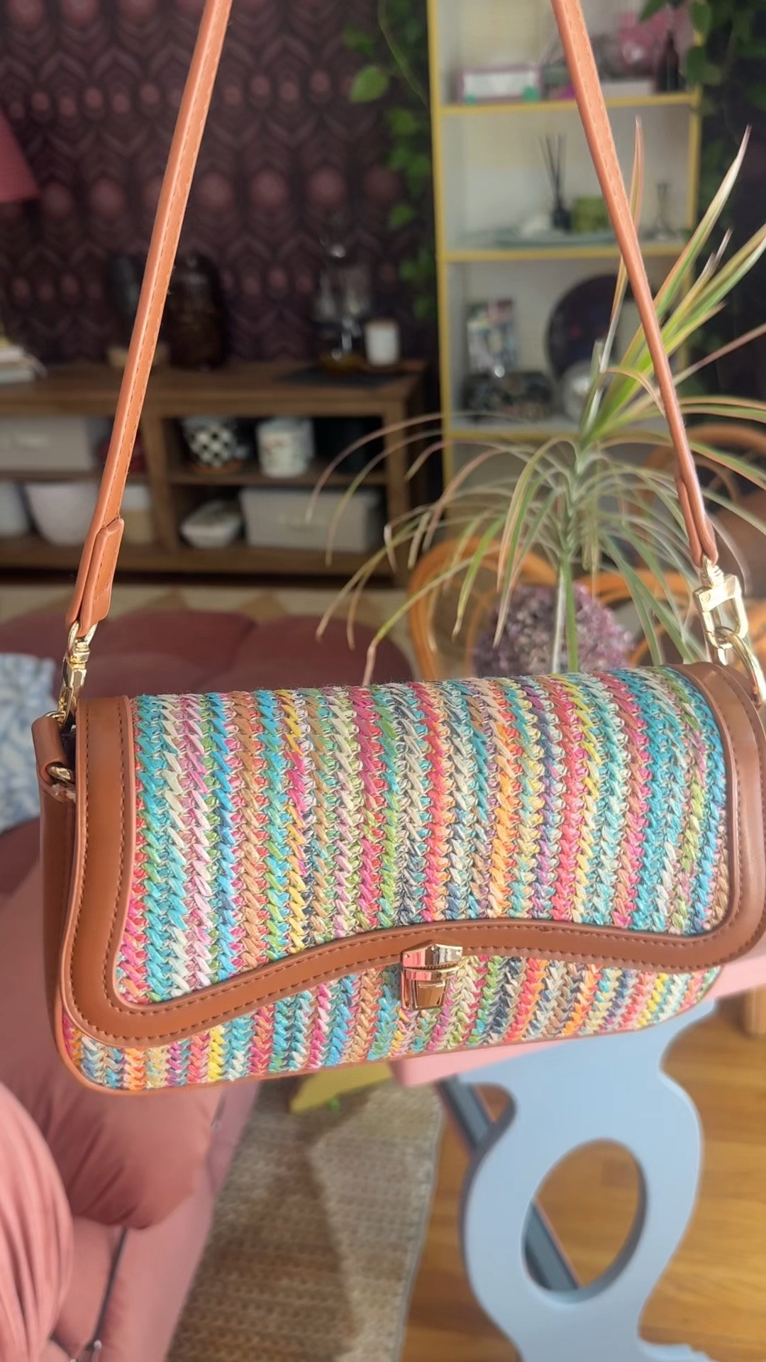 The perfect summer bag, imo!

#bags #shoulderbag #summerfashion
