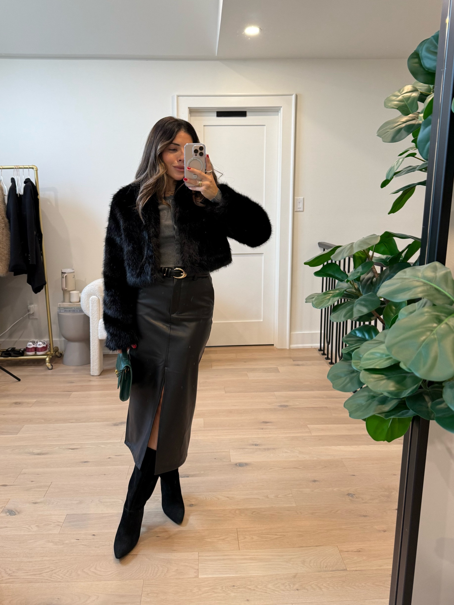 
Sweater - XS
Skirt - XS
Fur coat - XS

#LTKpartywear #LTKsale #LTKworkwear